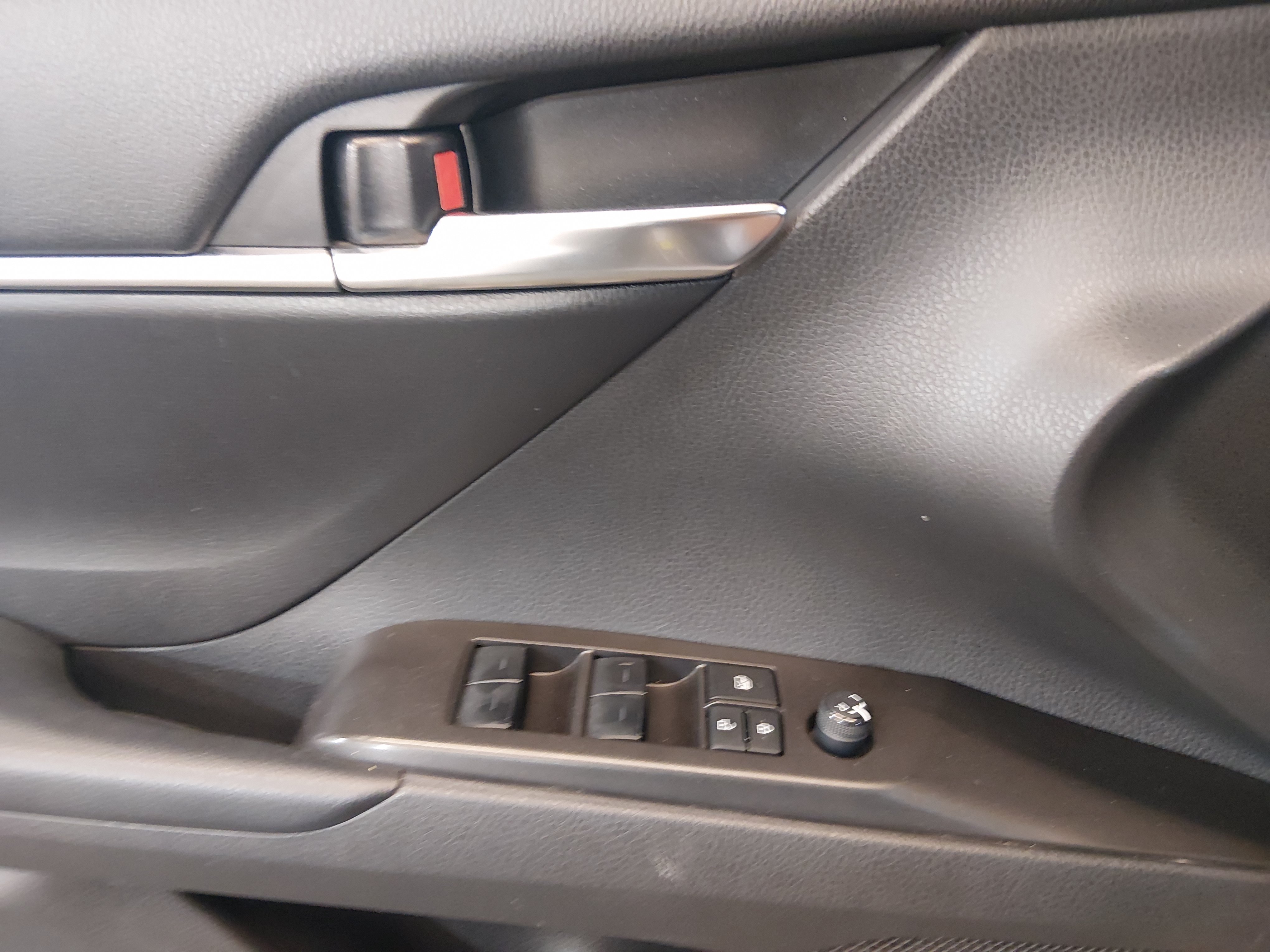 2024 Toyota Camry SE - Photo 17