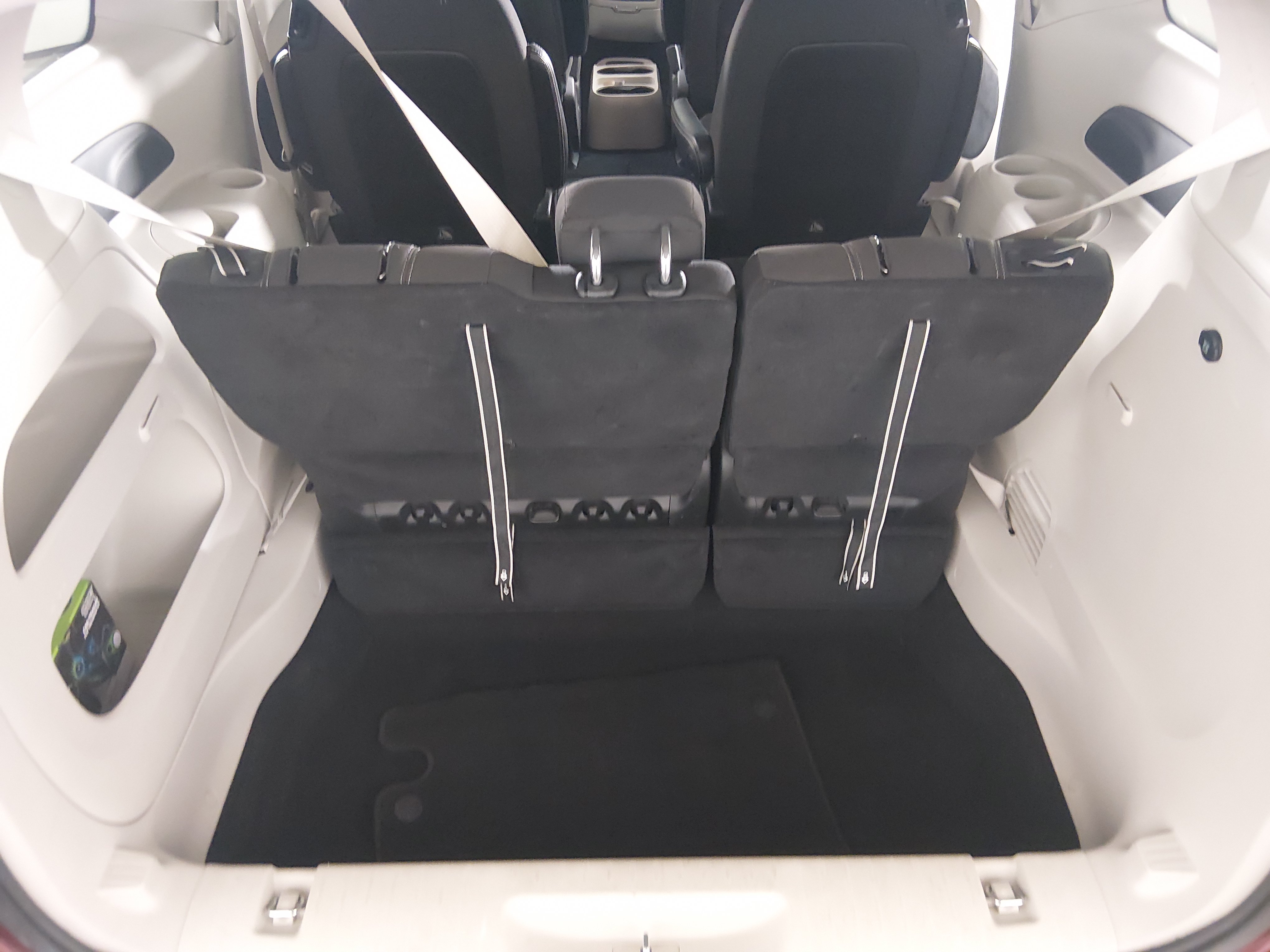 2023 Chrysler Voyager LX - Photo 11