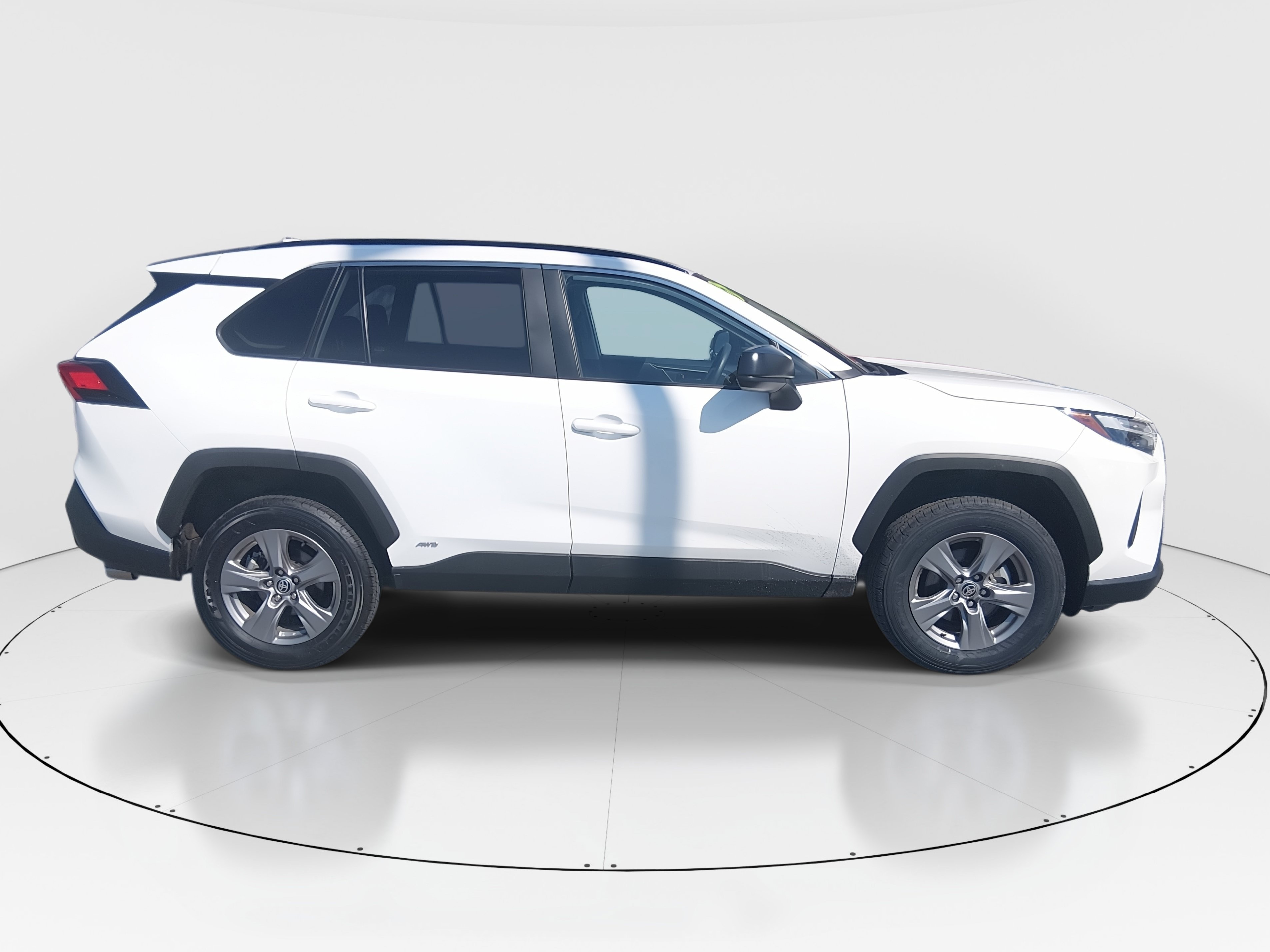2025 Toyota RAV4 LE - Photo 8
