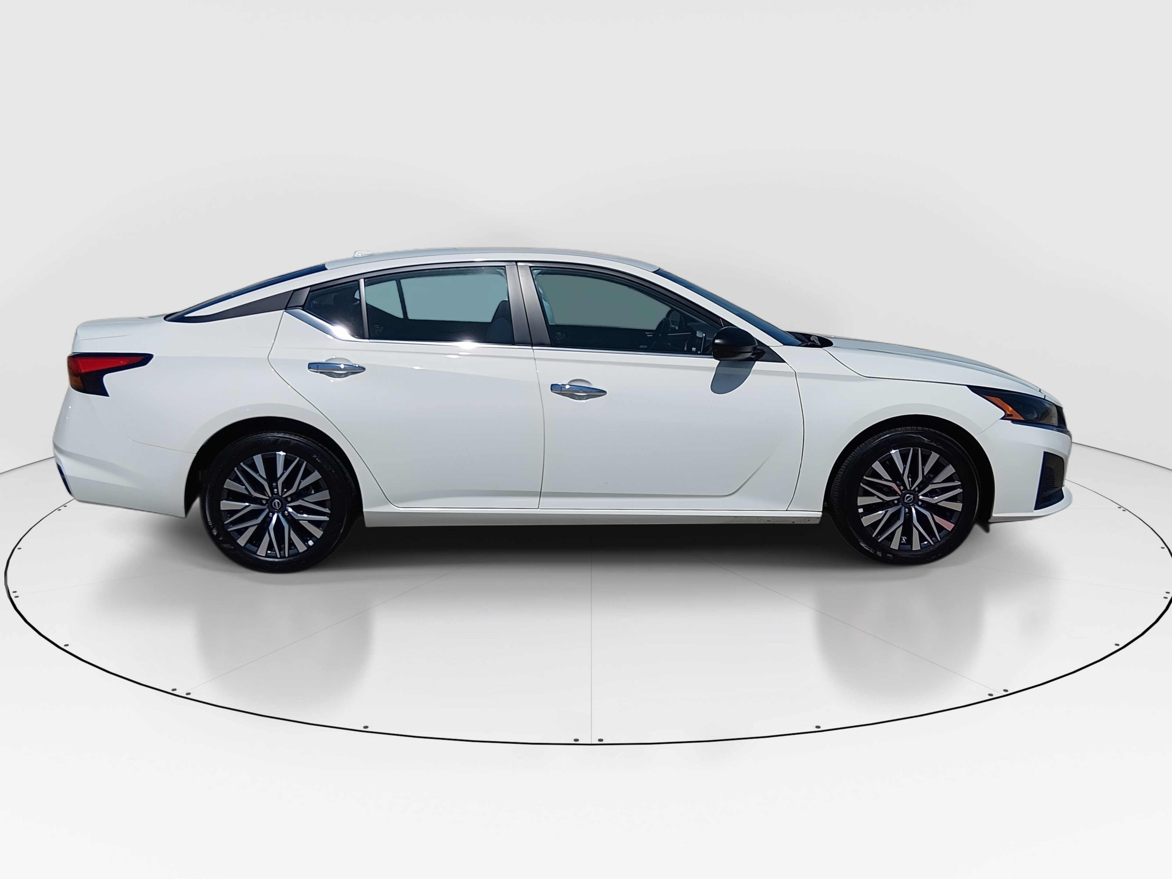 2025 Nissan Altima SV - Photo 8