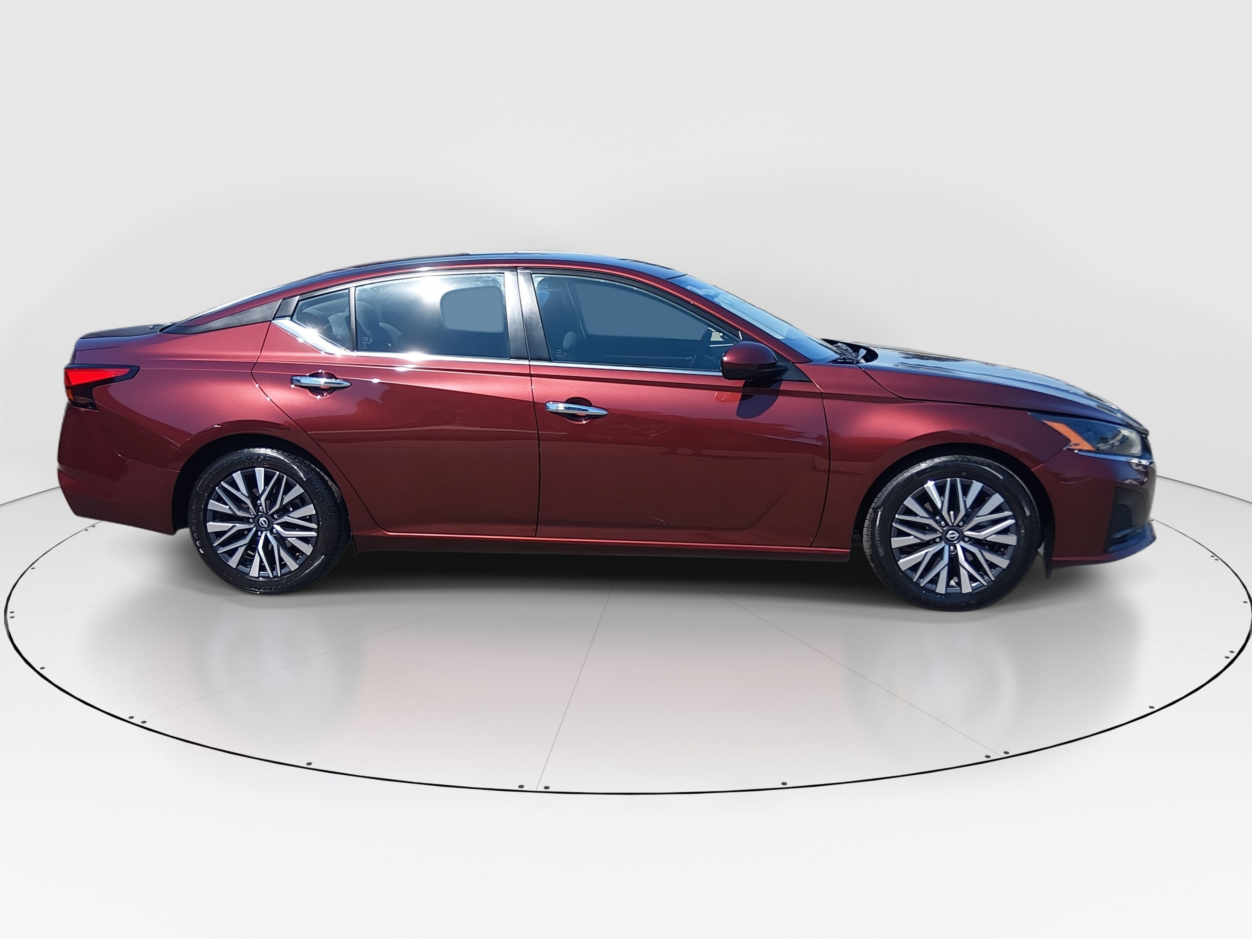 2023 Nissan Altima SV - Photo 8