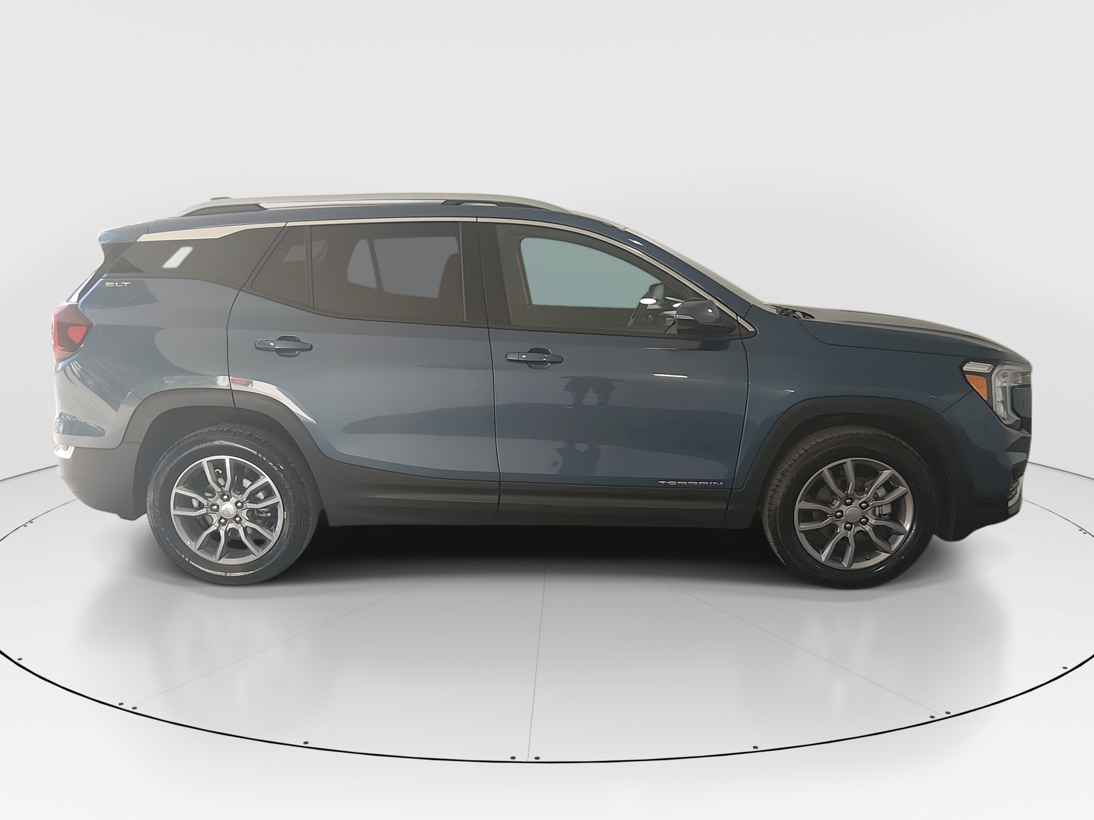 2024 GMC Terrain SLT - Photo 8
