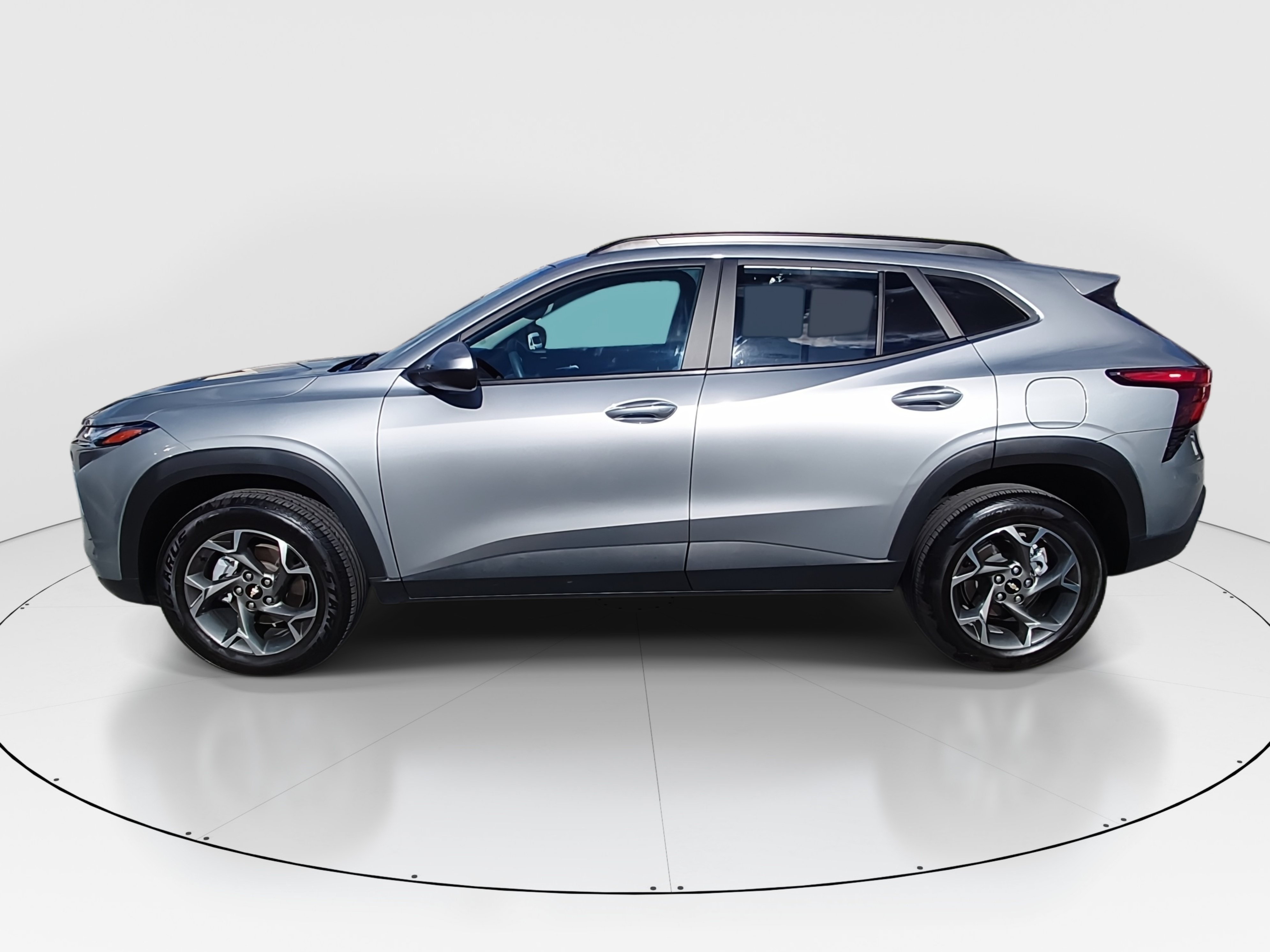 2025 Chevrolet Trax LT - Photo 4