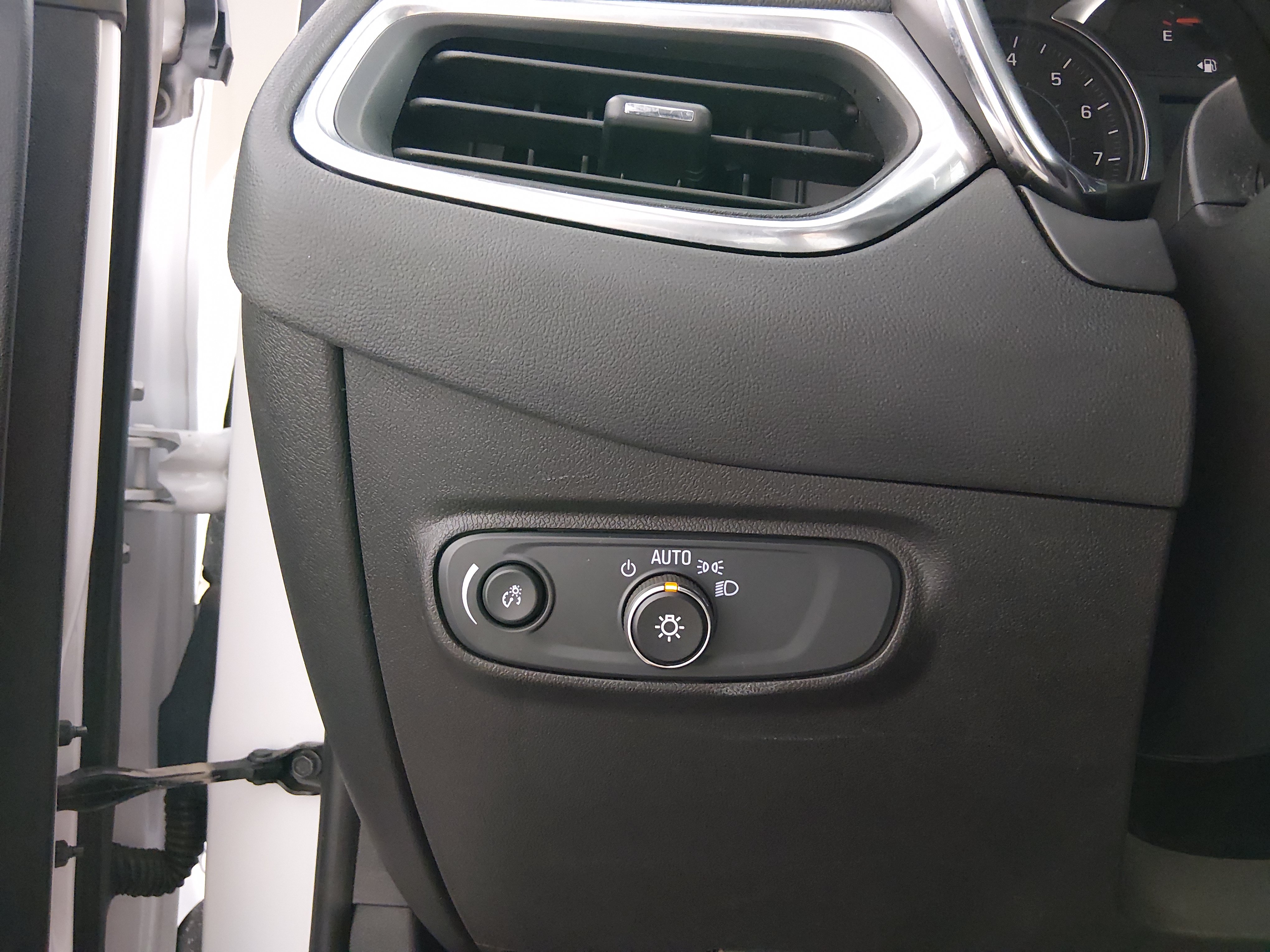 2024 Chevrolet Equinox LT - Photo 13