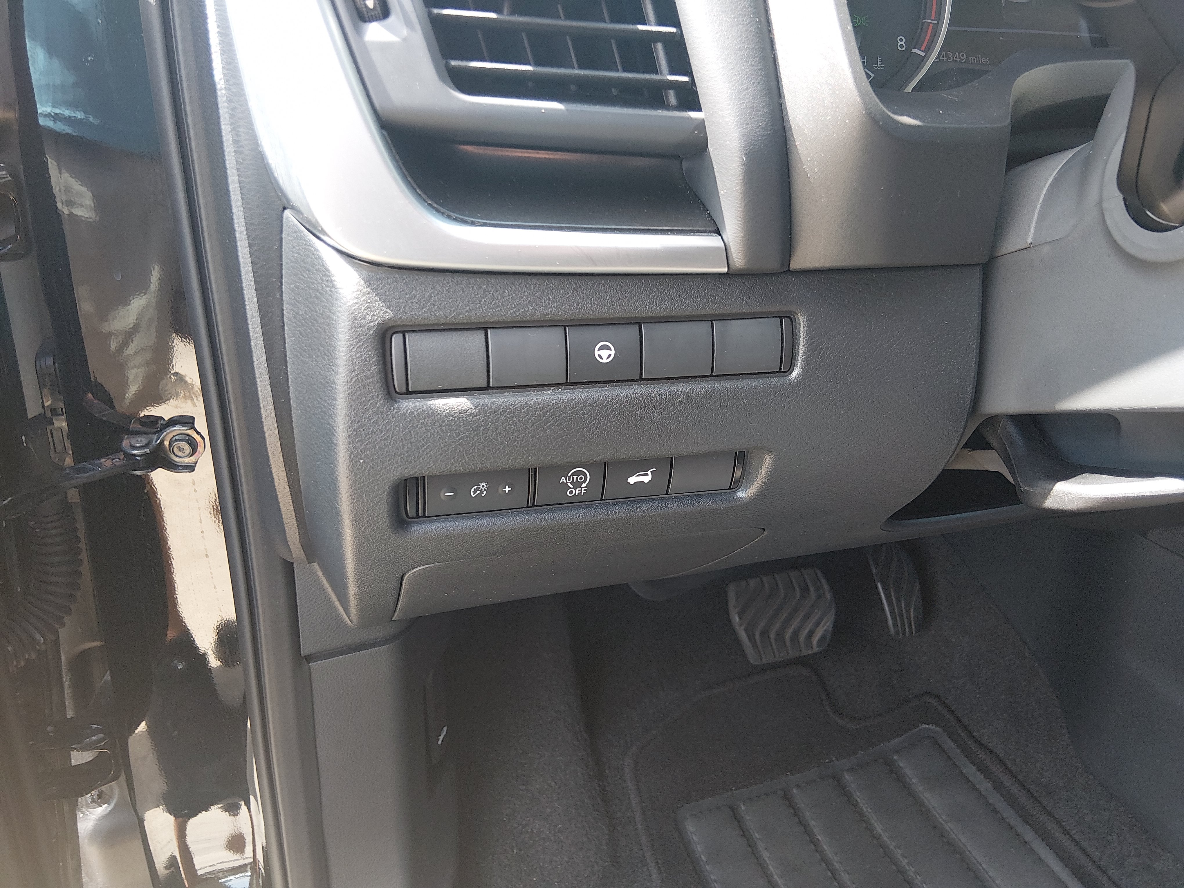 2025 Nissan Rogue SV - Photo 13