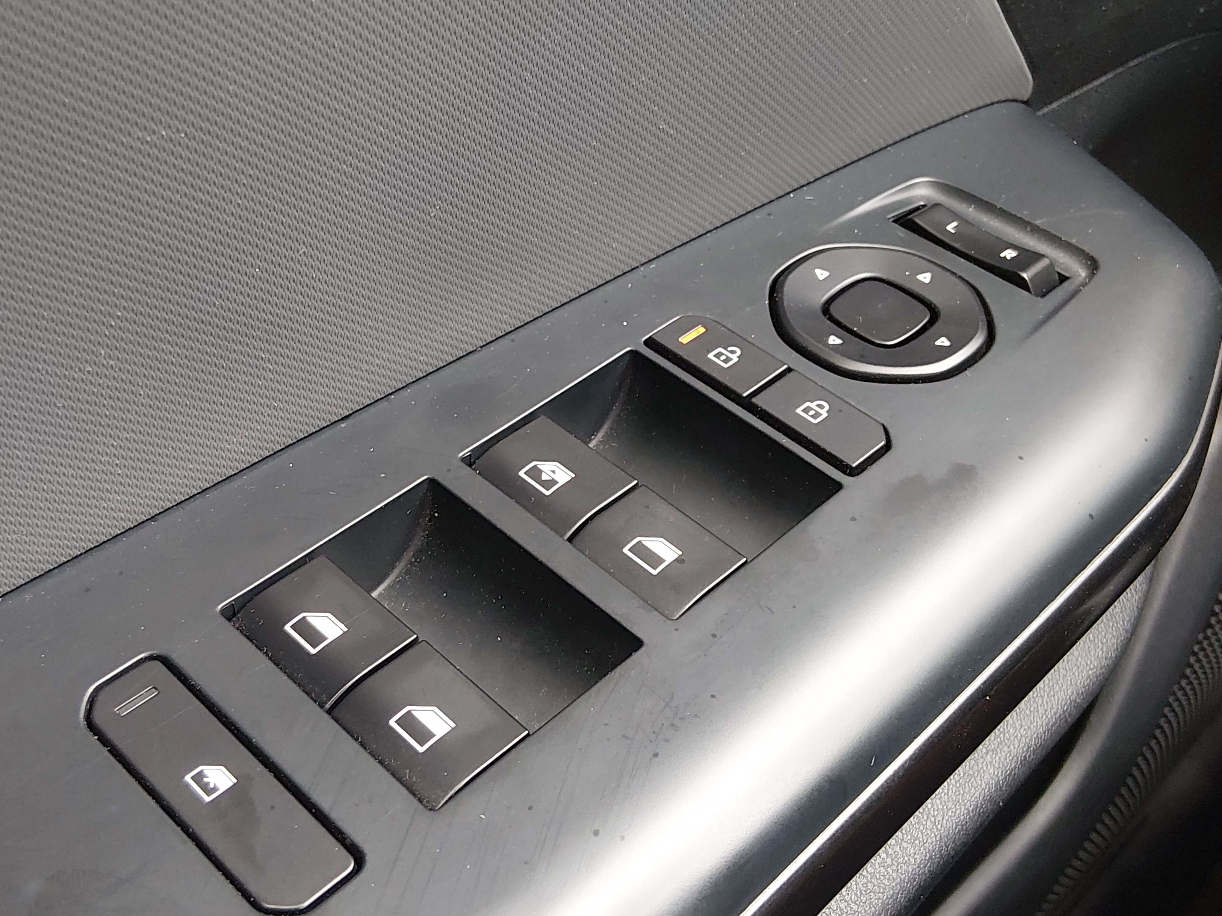 2025 Kia K4 LXS - Photo 17