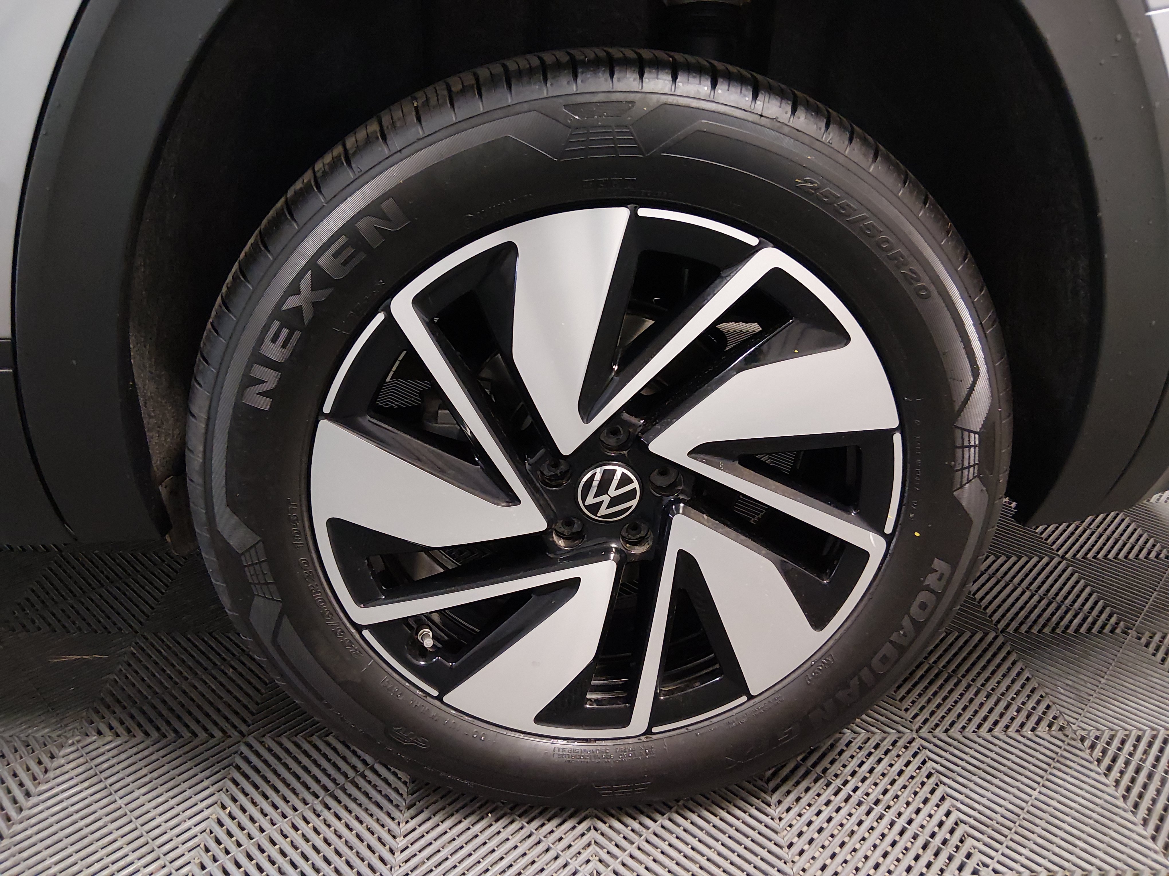 2026 Volkswagen Atlas SE w/Tech - Photo 10