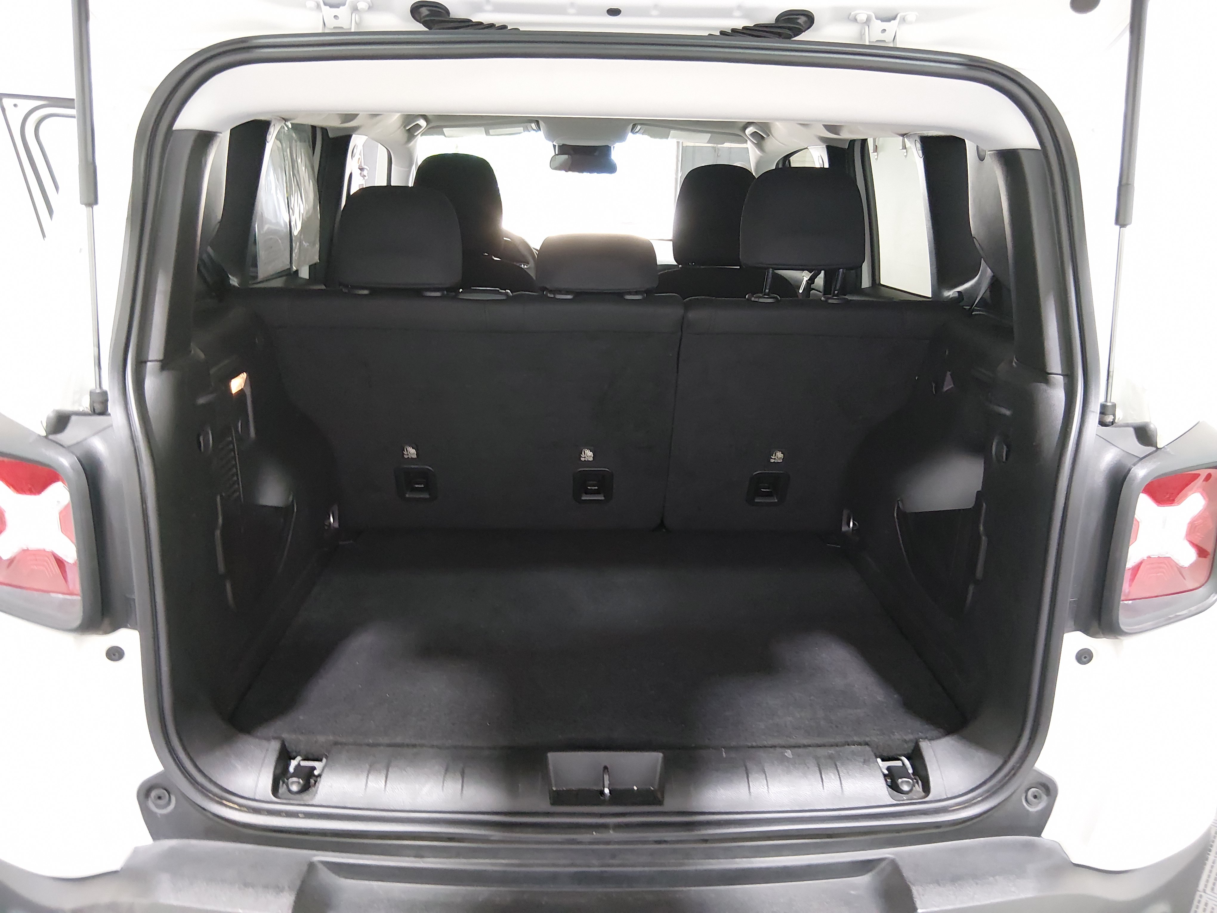 2023 Jeep Renegade Latitude - Photo 11