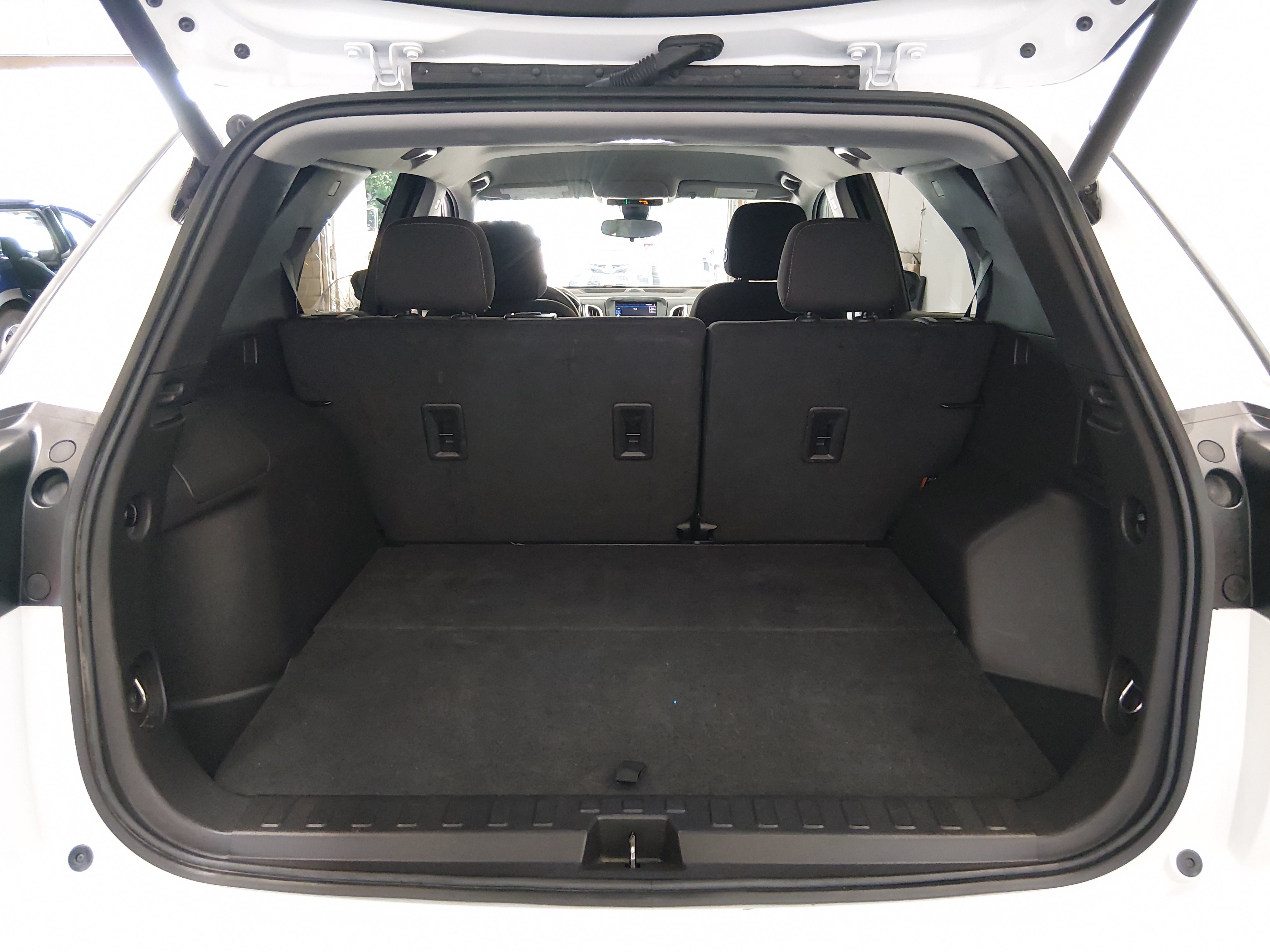 2024 Chevrolet Equinox LT - Photo 11