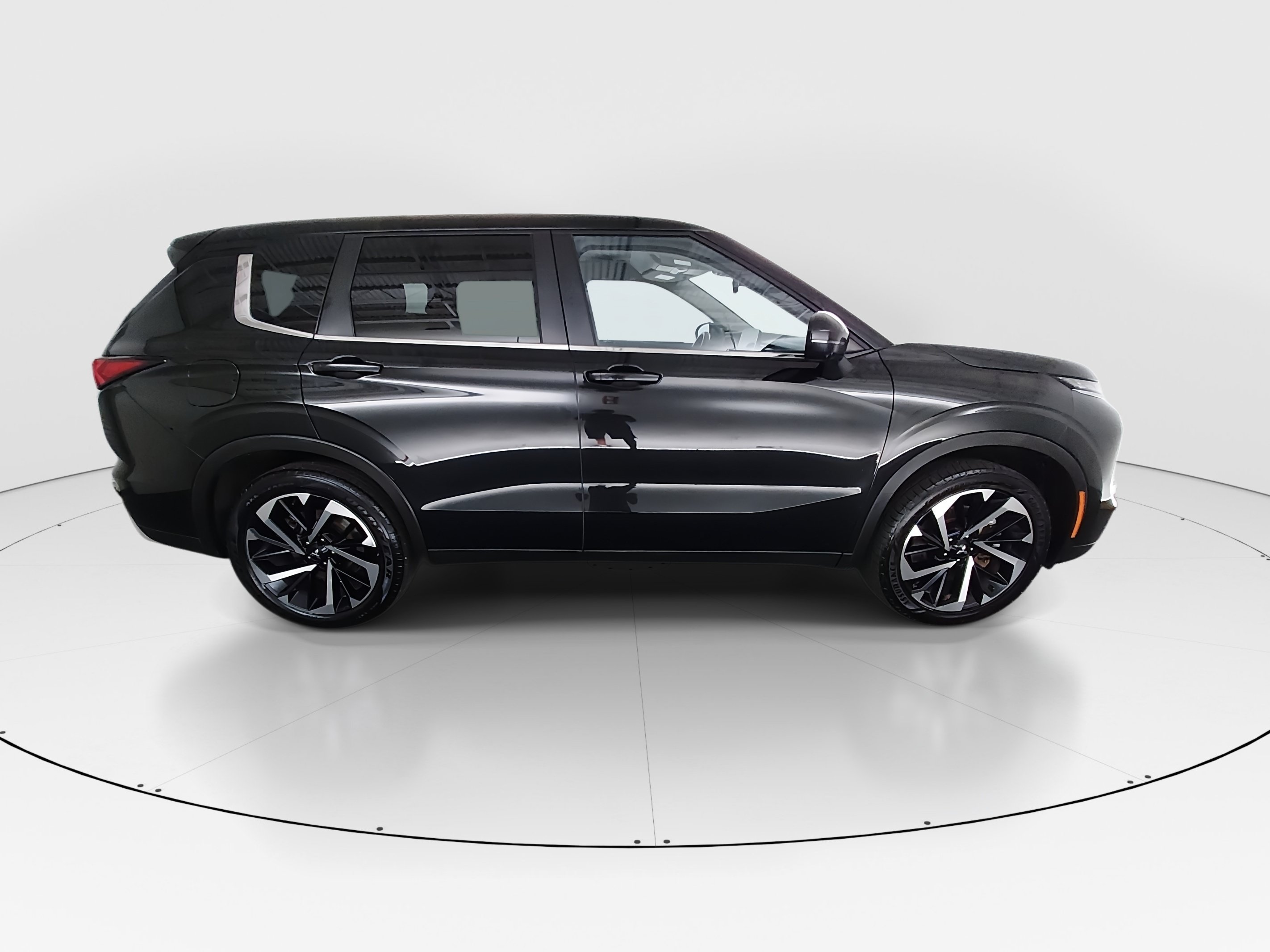 2024 Mitsubishi Outlander SE - Photo 8