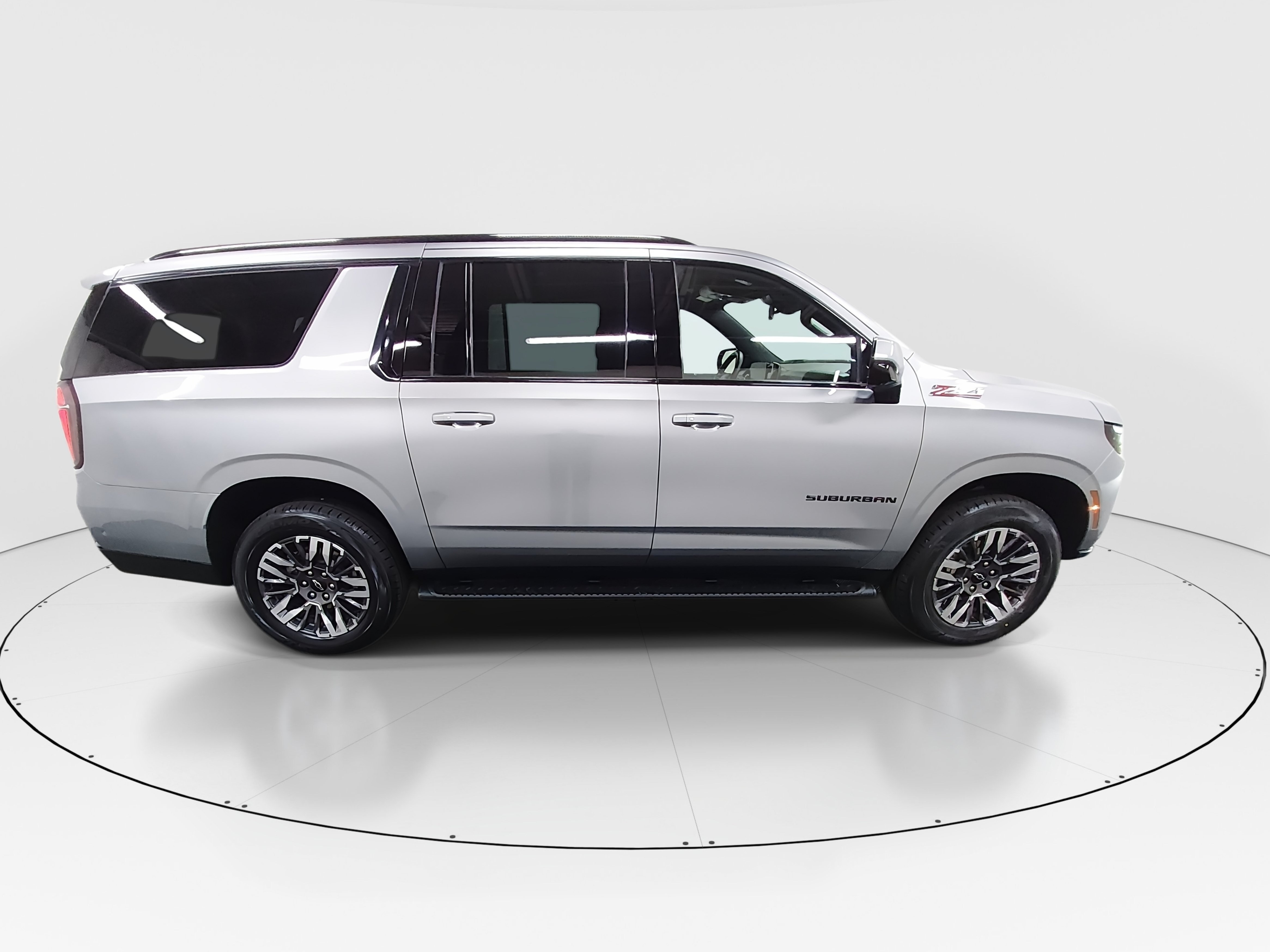 2025 Chevrolet Suburban Z71 - Photo 8