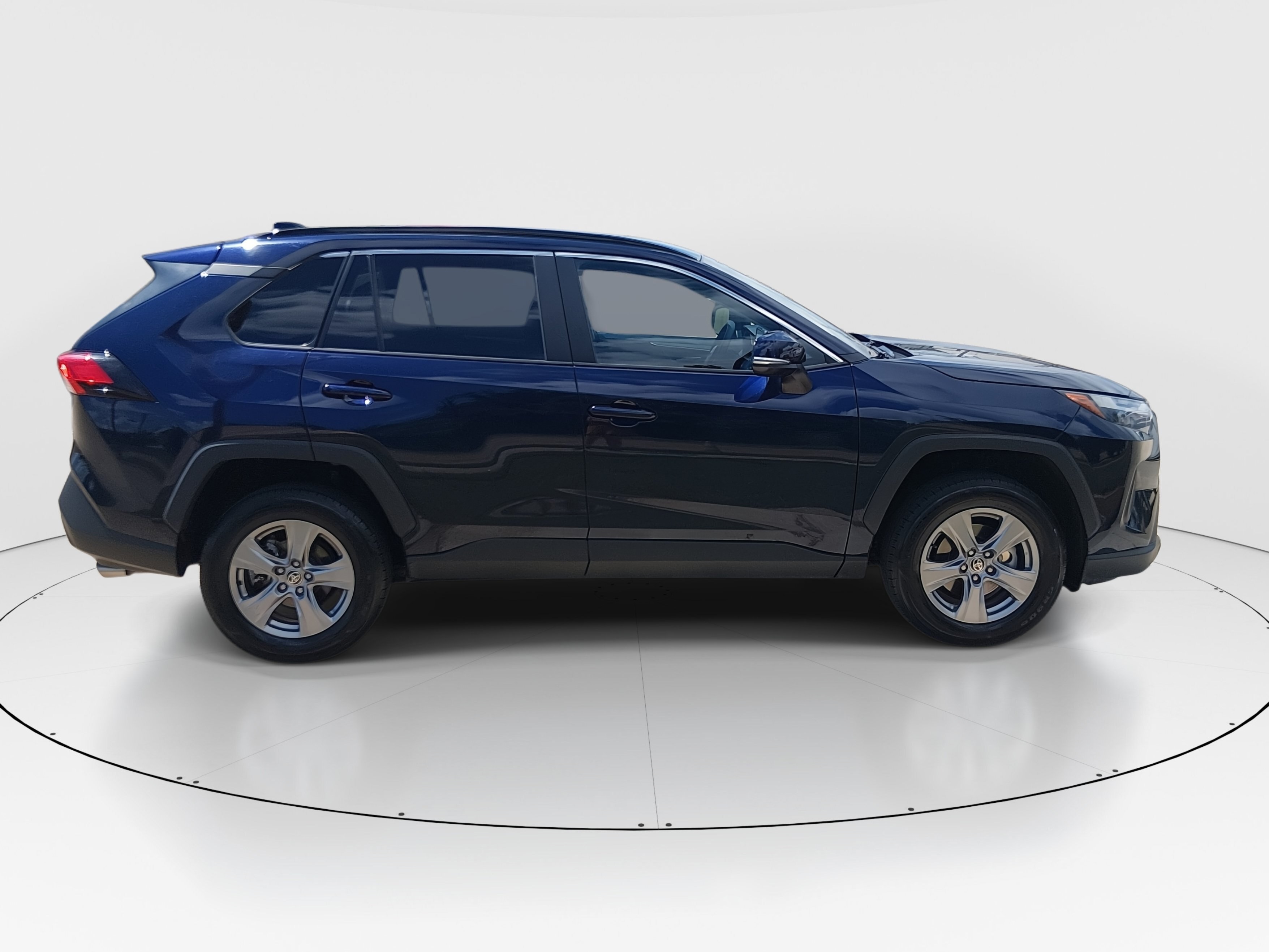 2024 Toyota RAV4 XLE - Photo 8