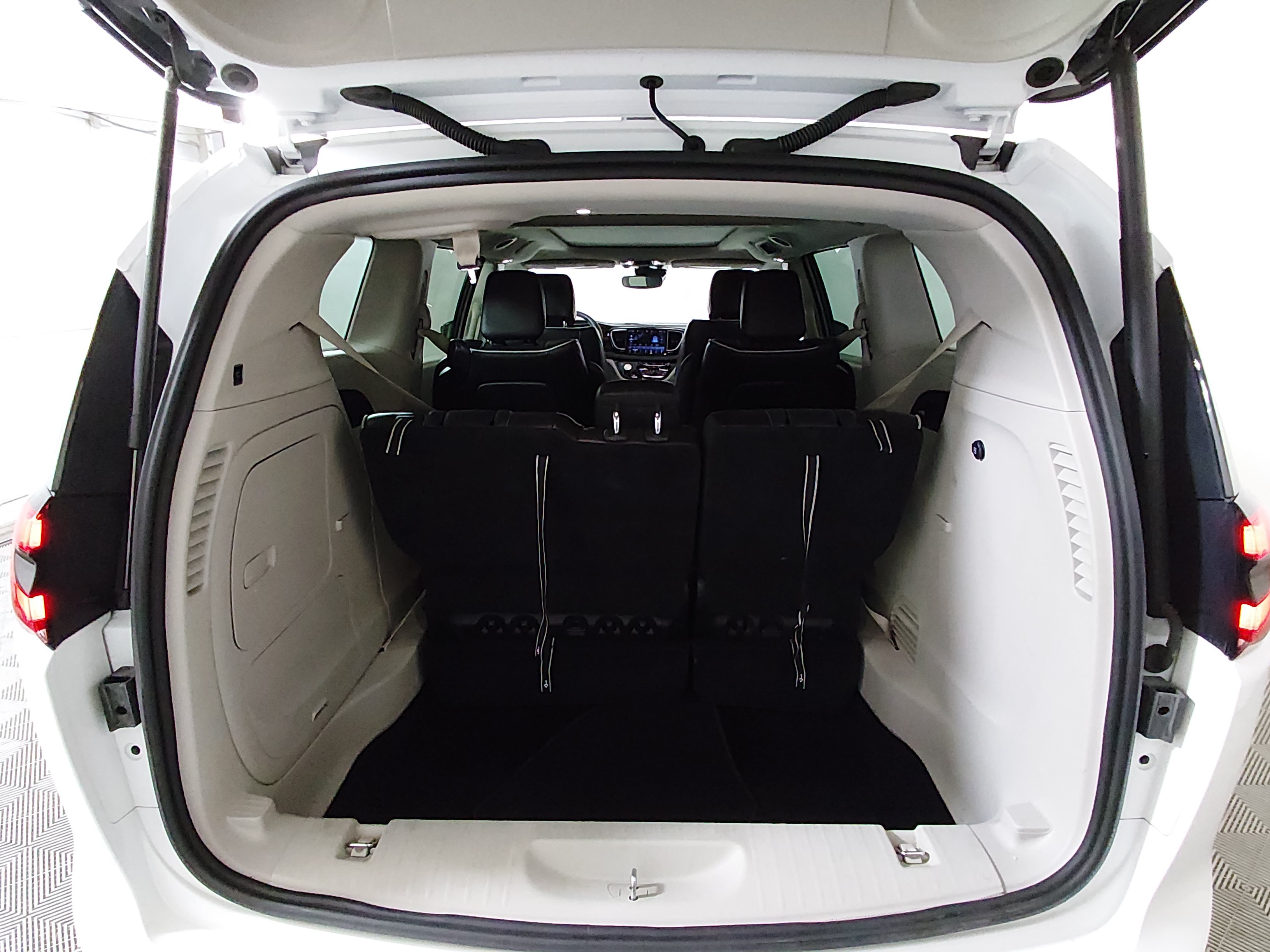 2023 Chrysler Pacifica Hybrid Limited - Photo 11