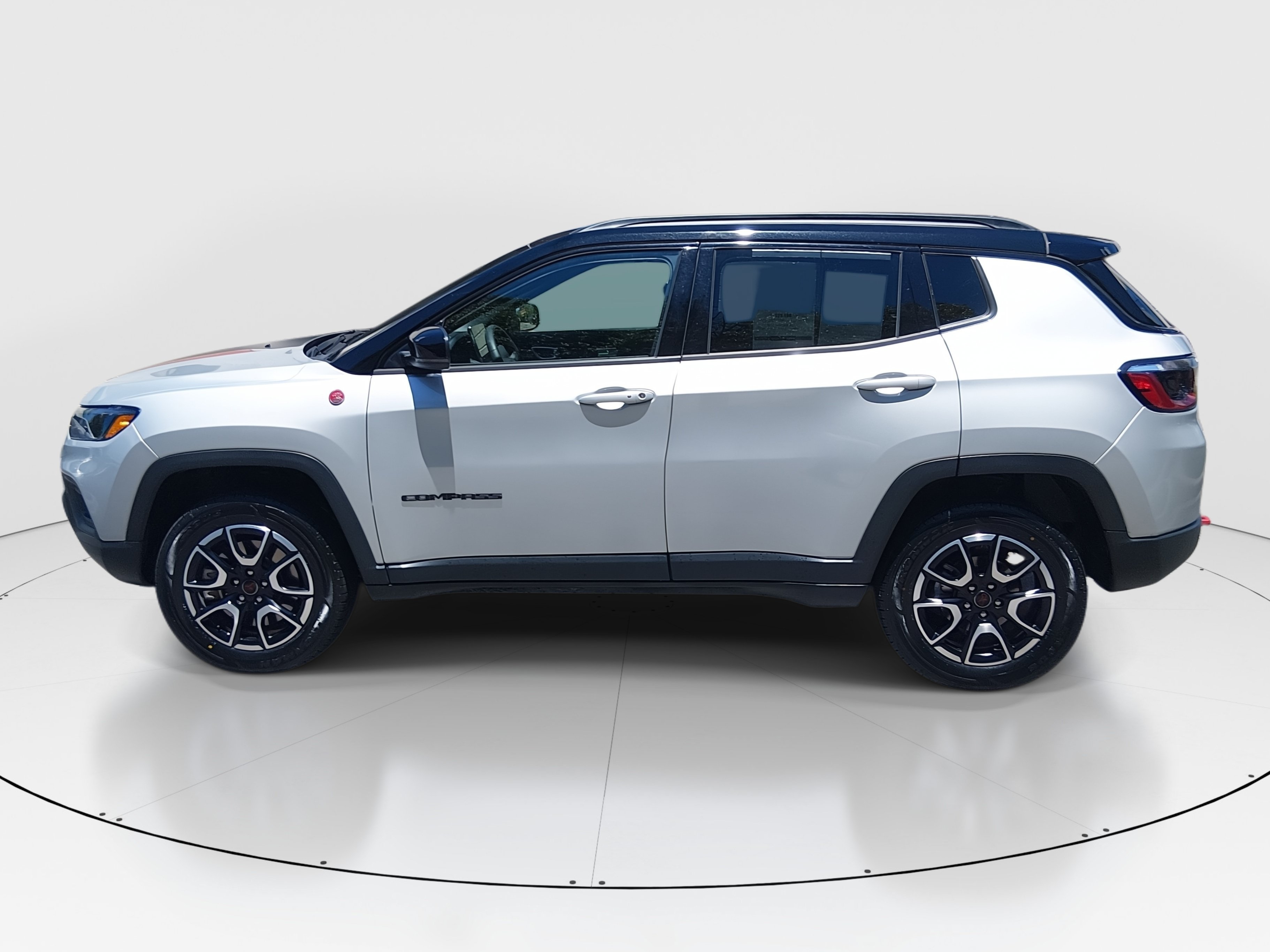 2025 Jeep Compass Trailhawk - Photo 4