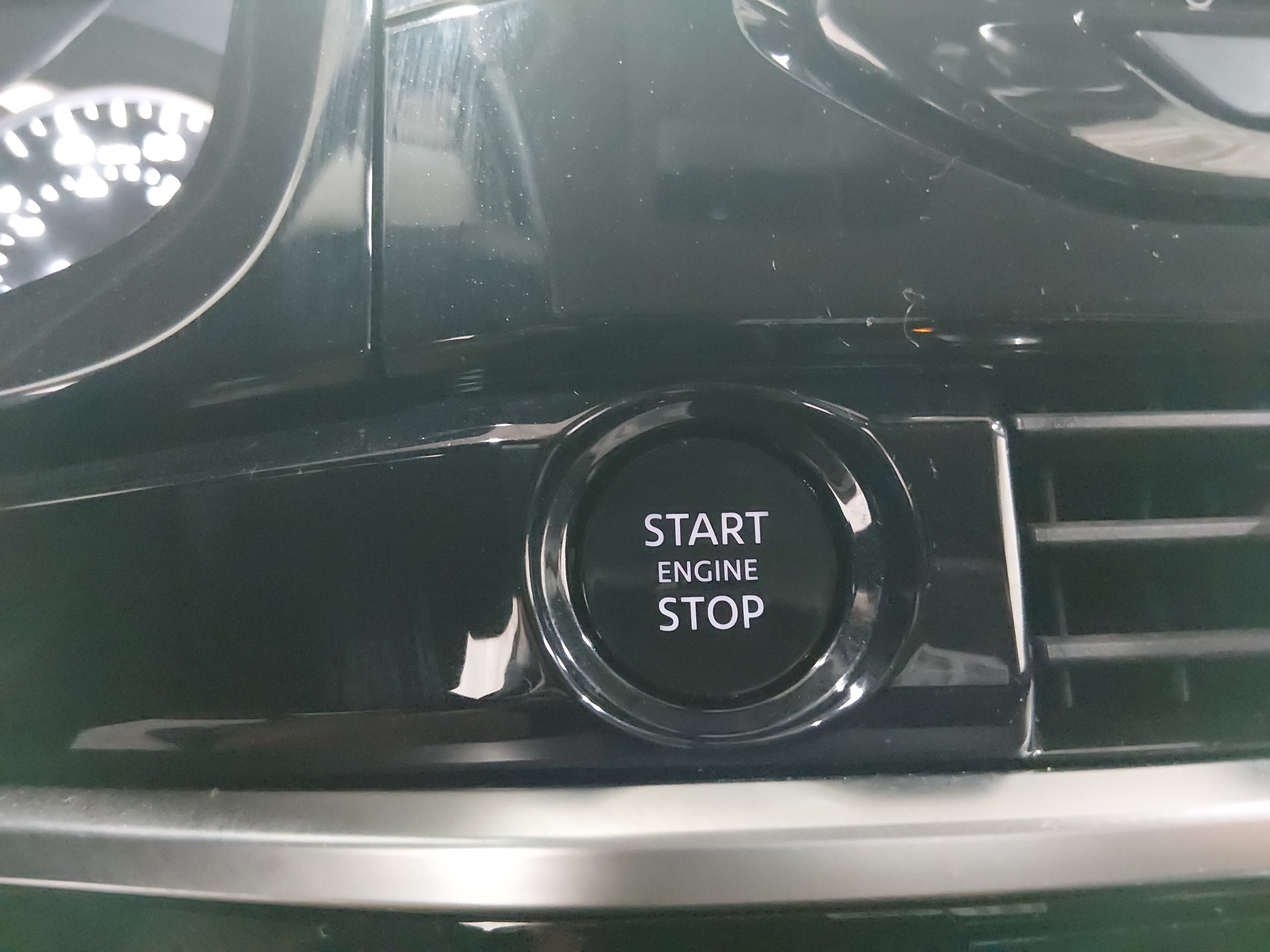 2025 Nissan Pathfinder SV - Photo 19
