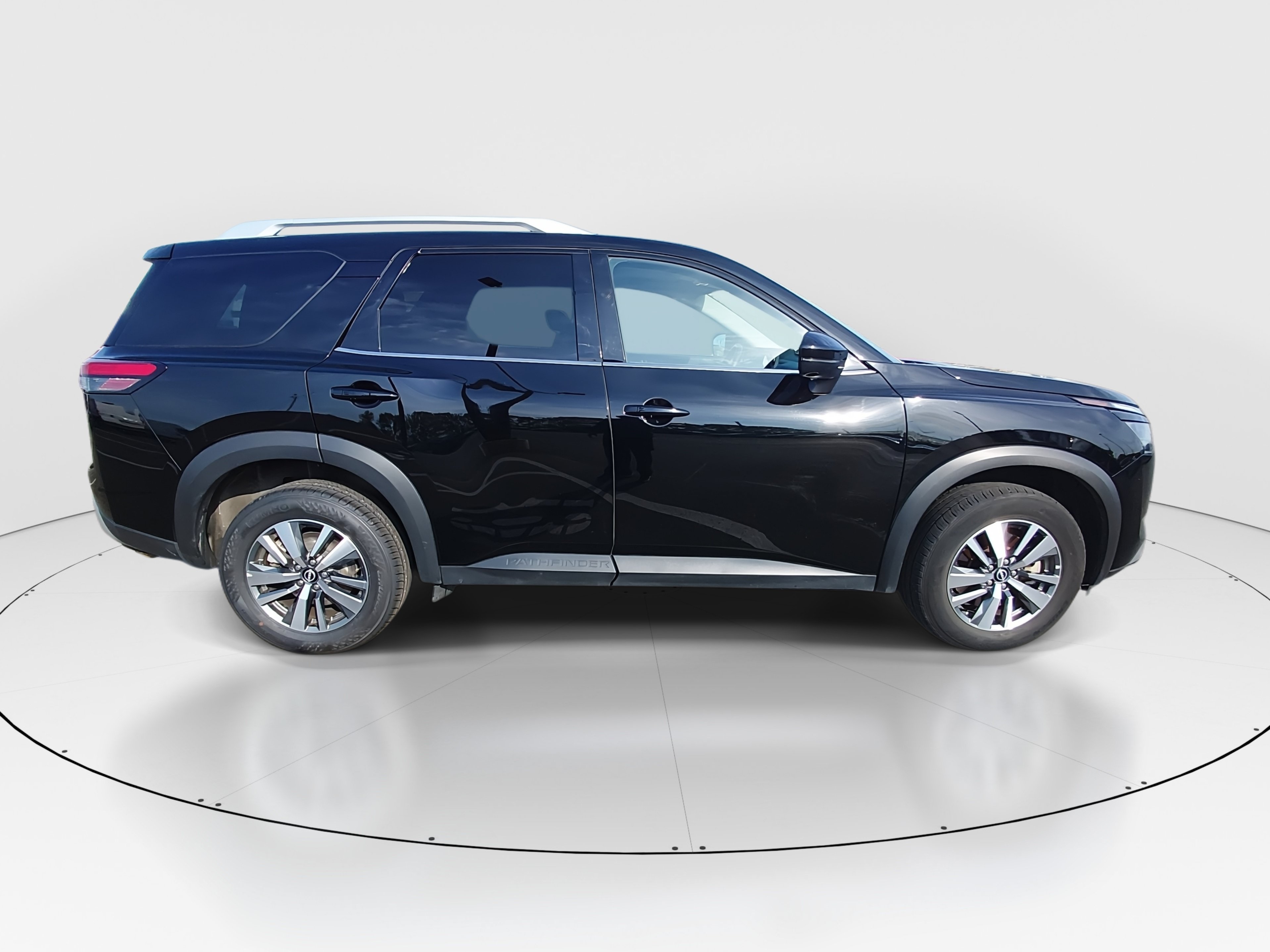 2025 Nissan Pathfinder SL - Photo 8
