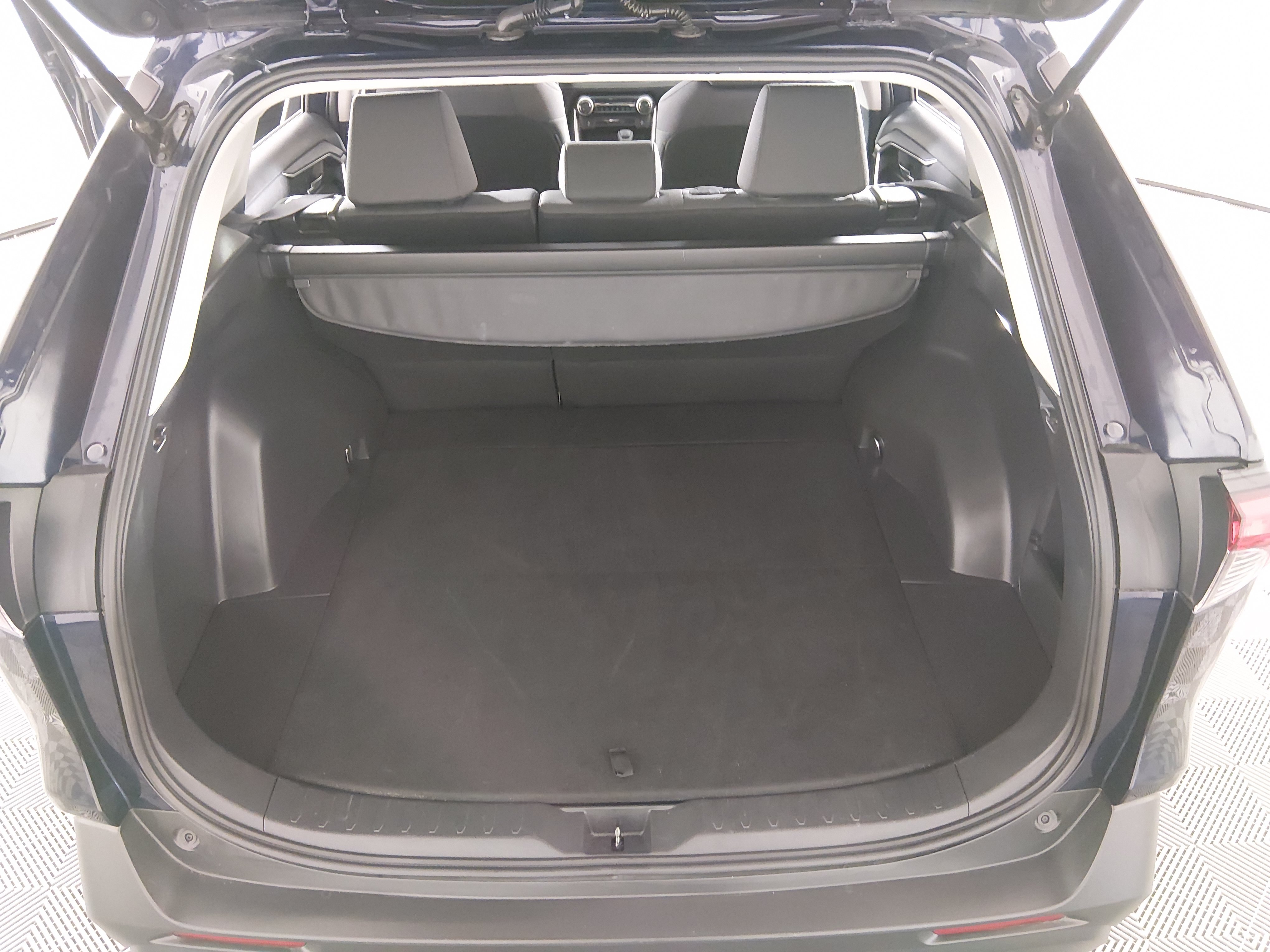 2025 Toyota RAV4 XLE - Photo 11