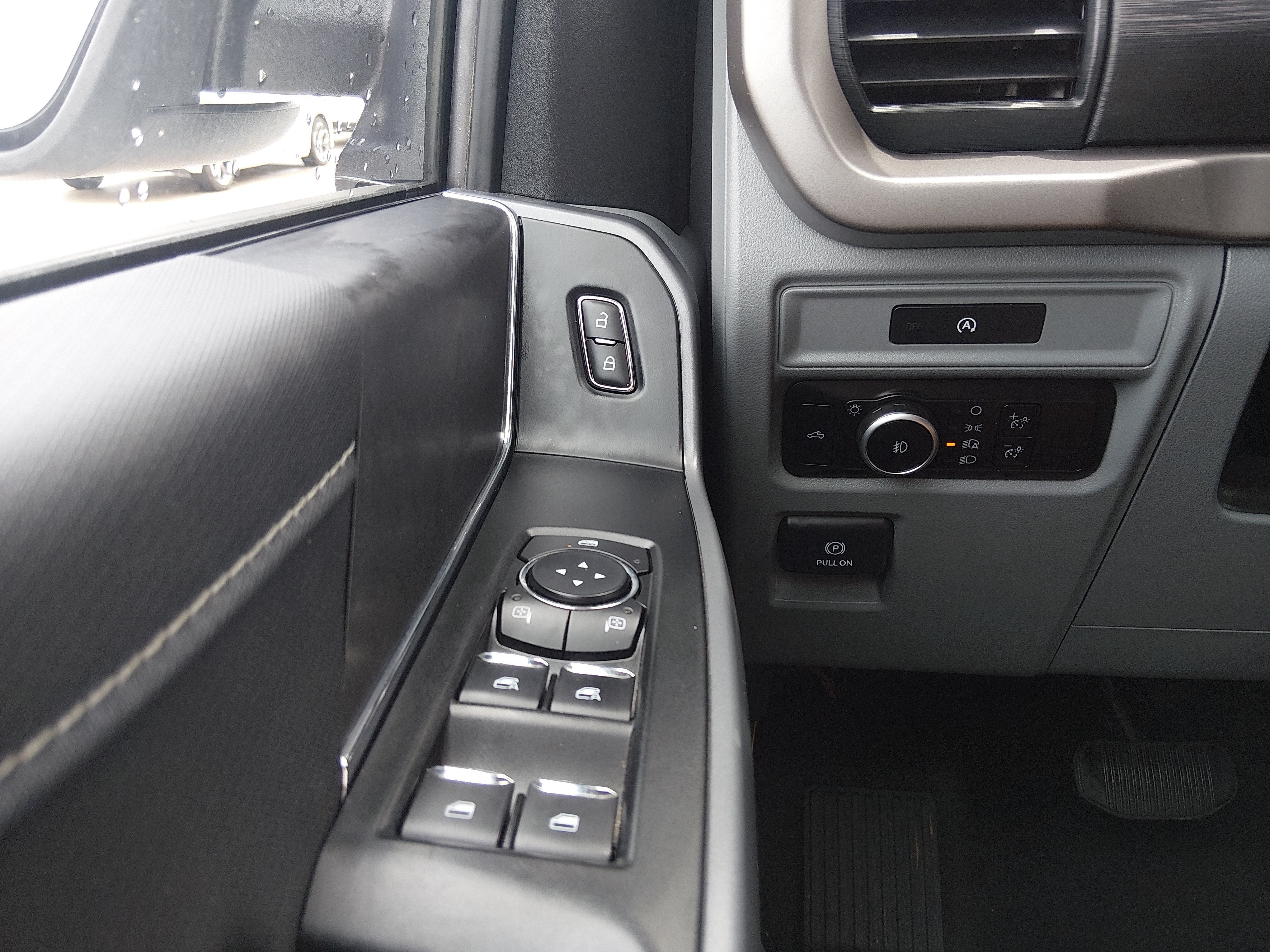 2025 Ford F-150 XLT - Photo 18