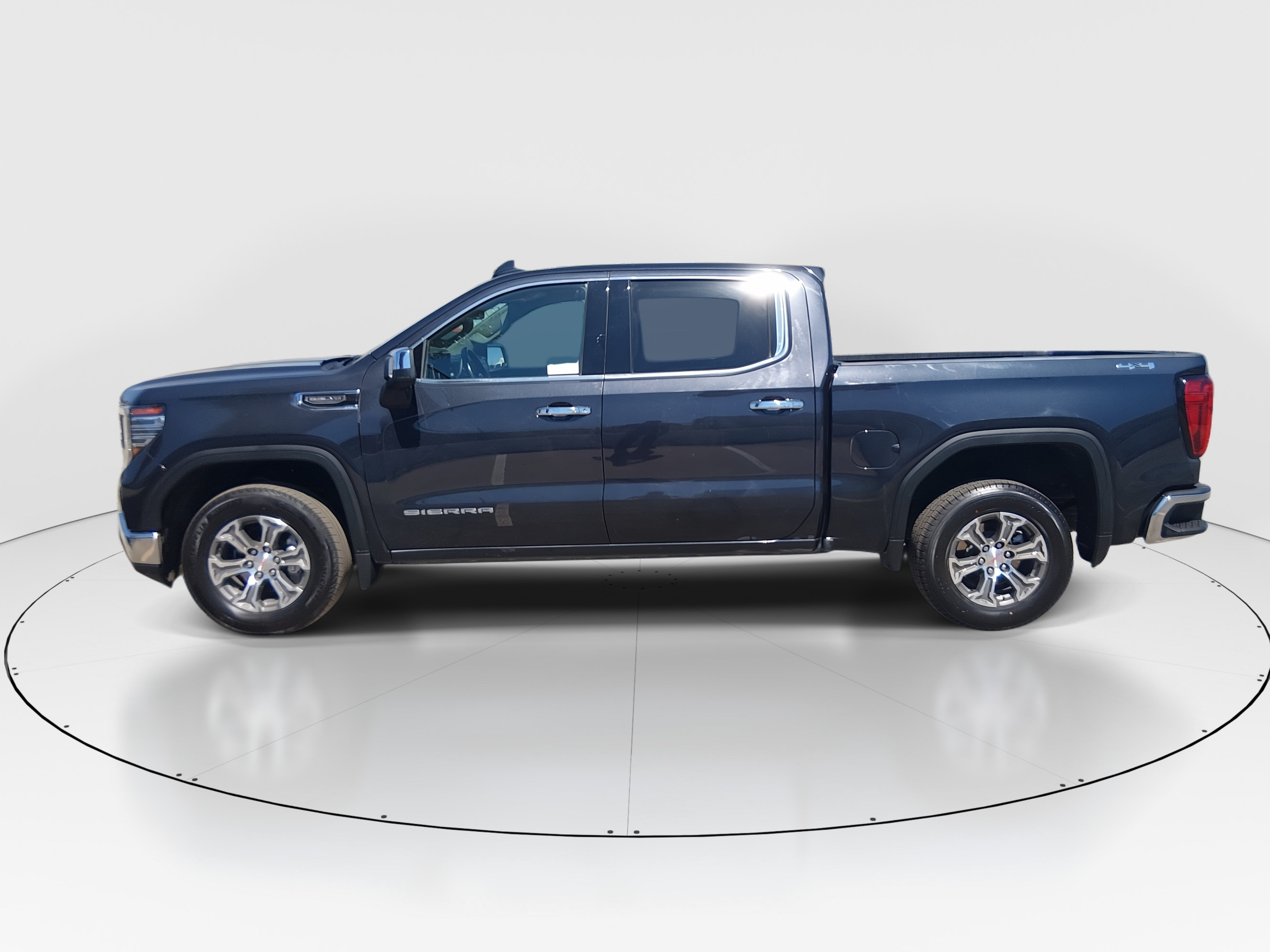 2025 GMC Sierra 1500 SLT - Photo 4