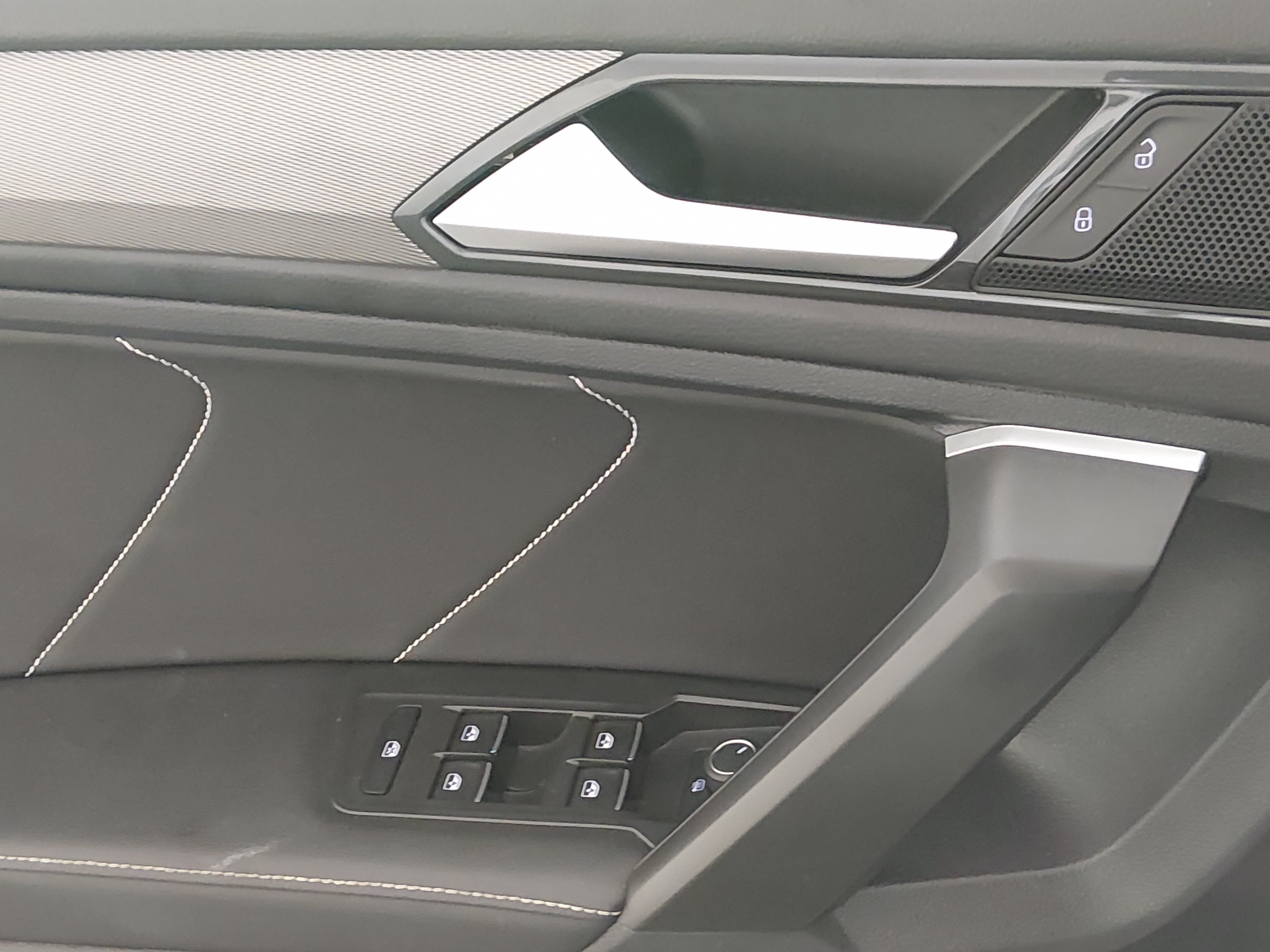 2024 Volkswagen Tiguan SE - Photo 18