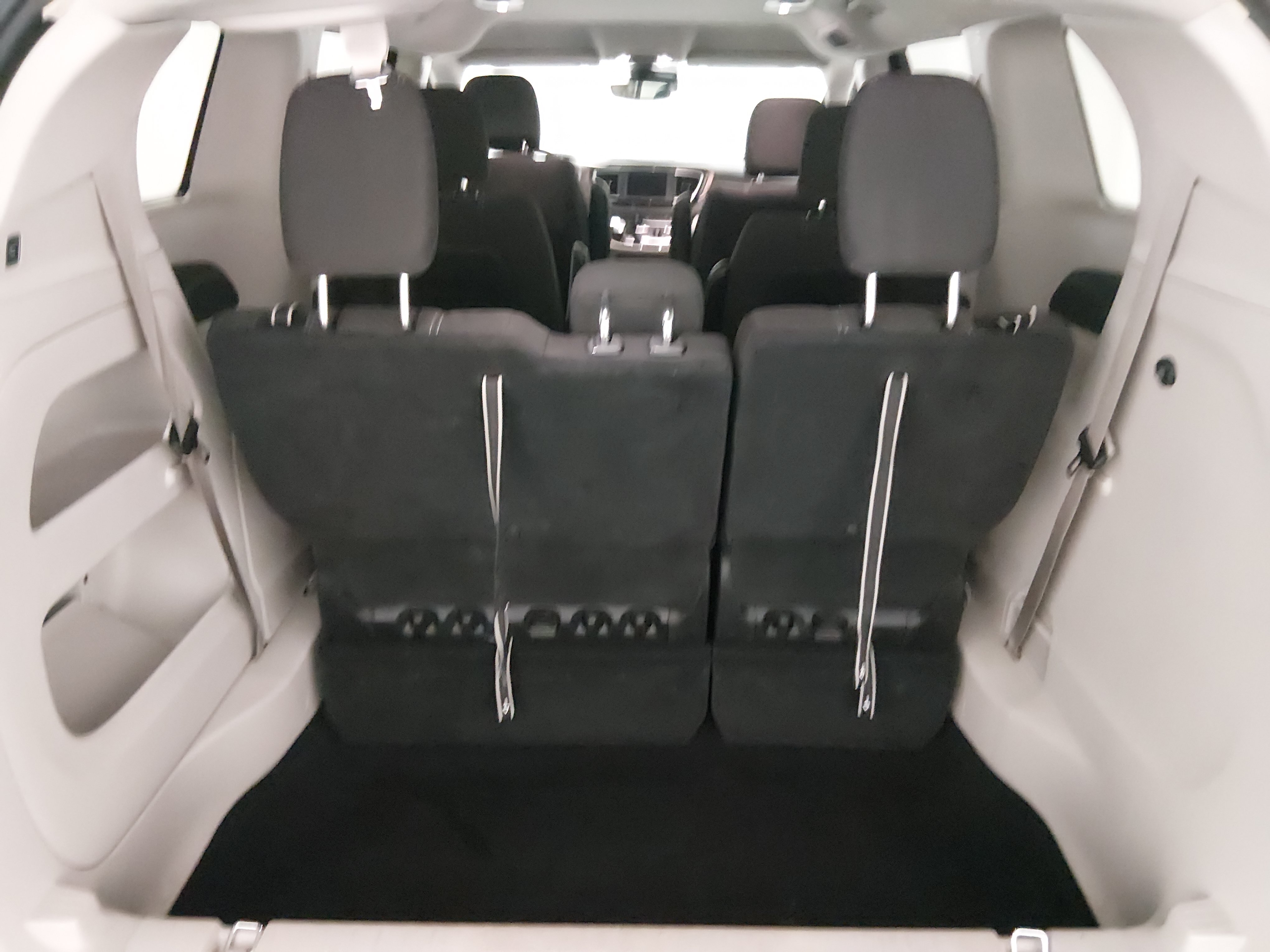 2023 Chrysler Voyager LX - Photo 11