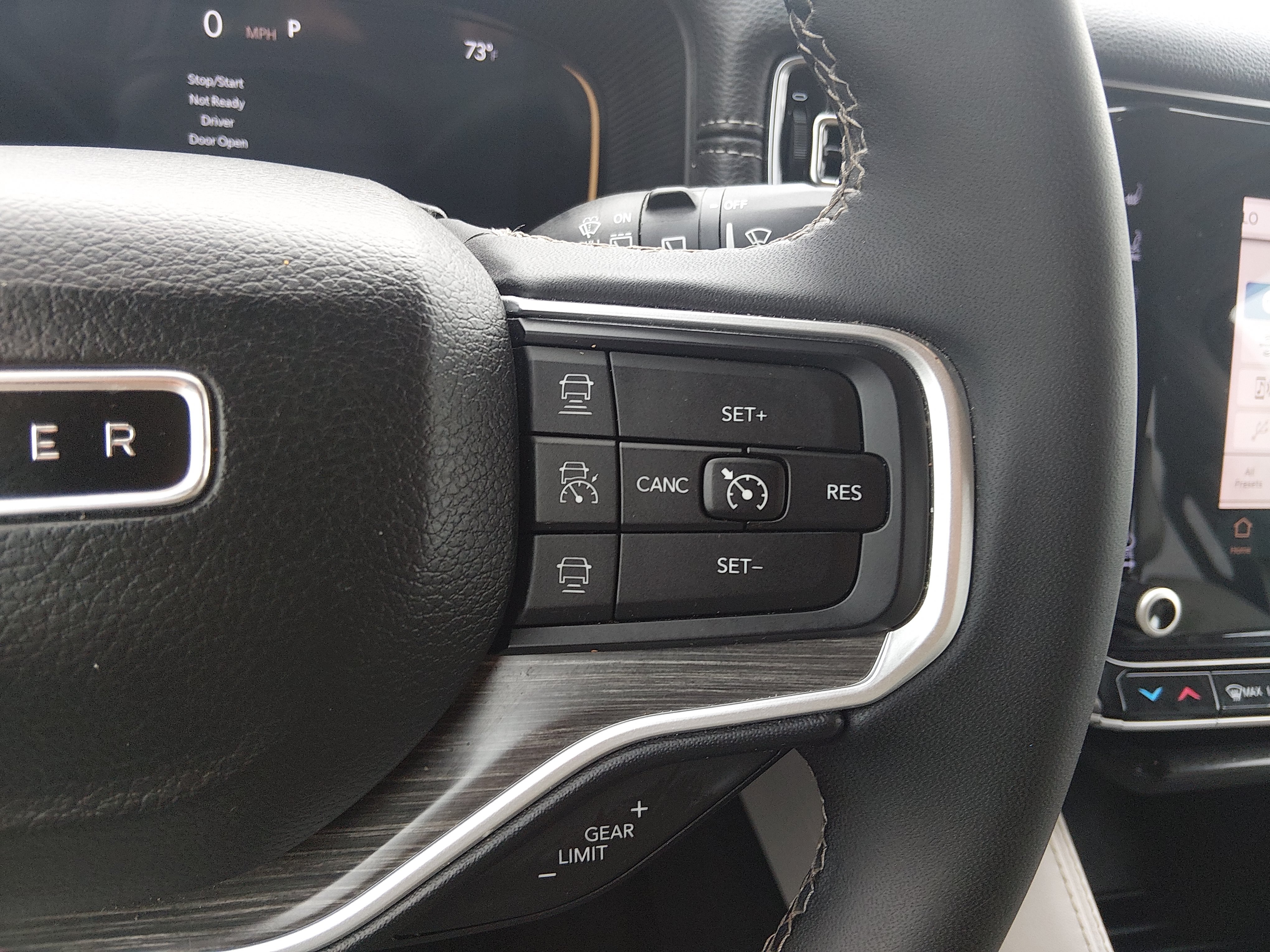 2023 Jeep Wagoneer L Series III - Photo 12