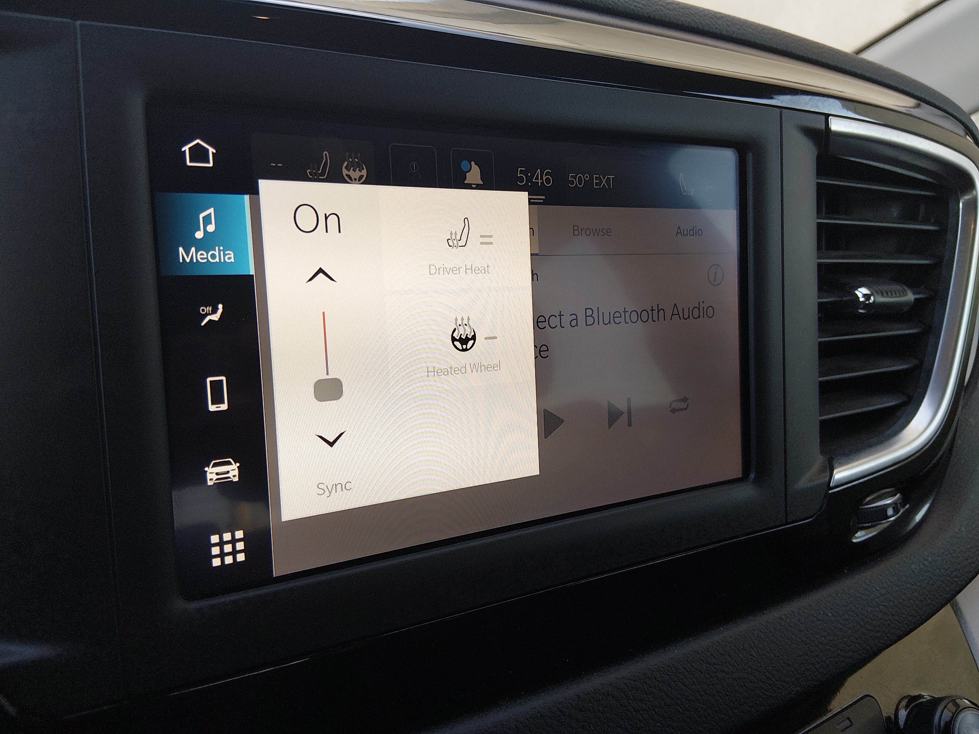2023 Chrysler Voyager LX - Photo 18