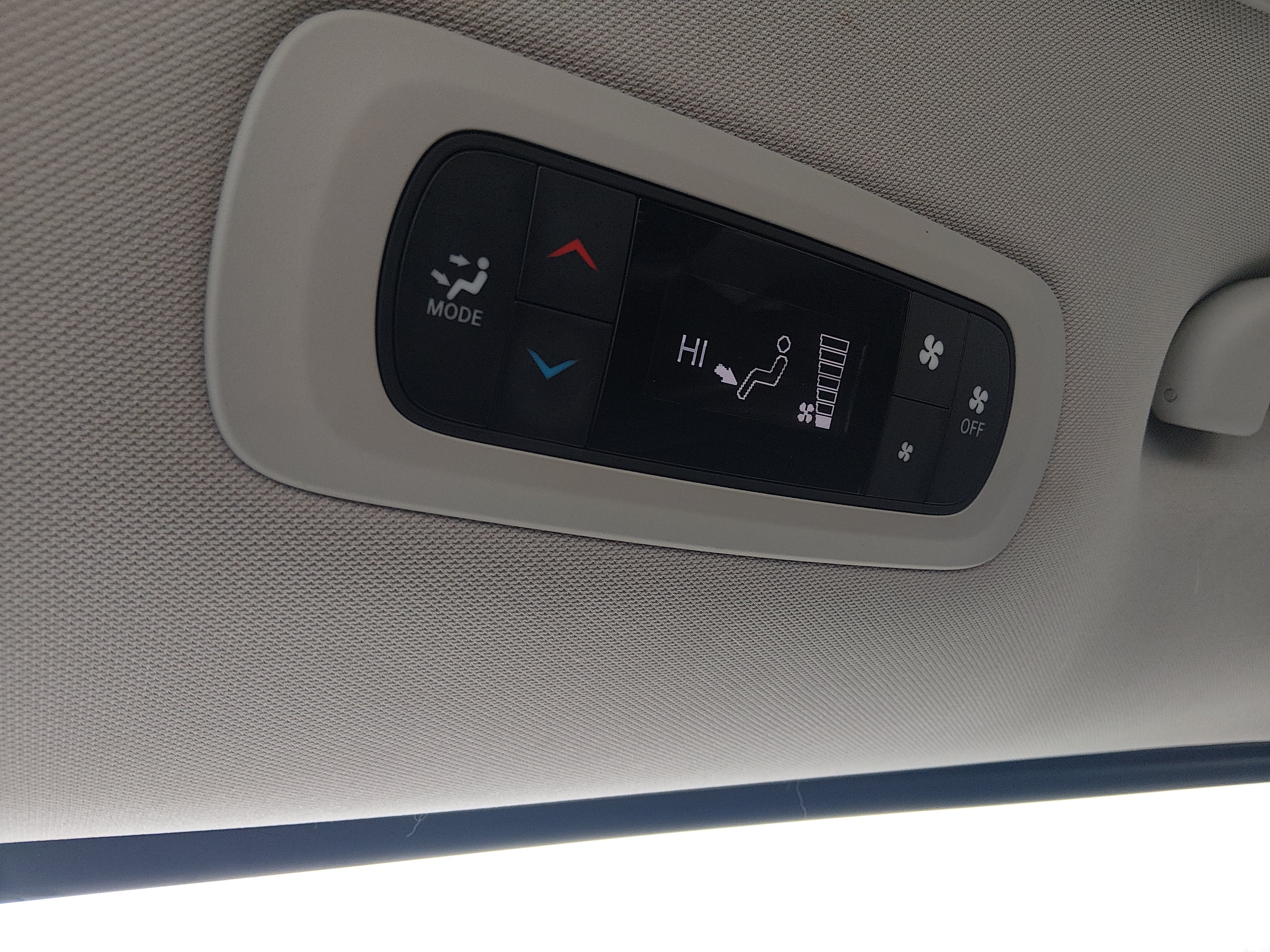 2023 Chrysler Voyager LX - Photo 21
