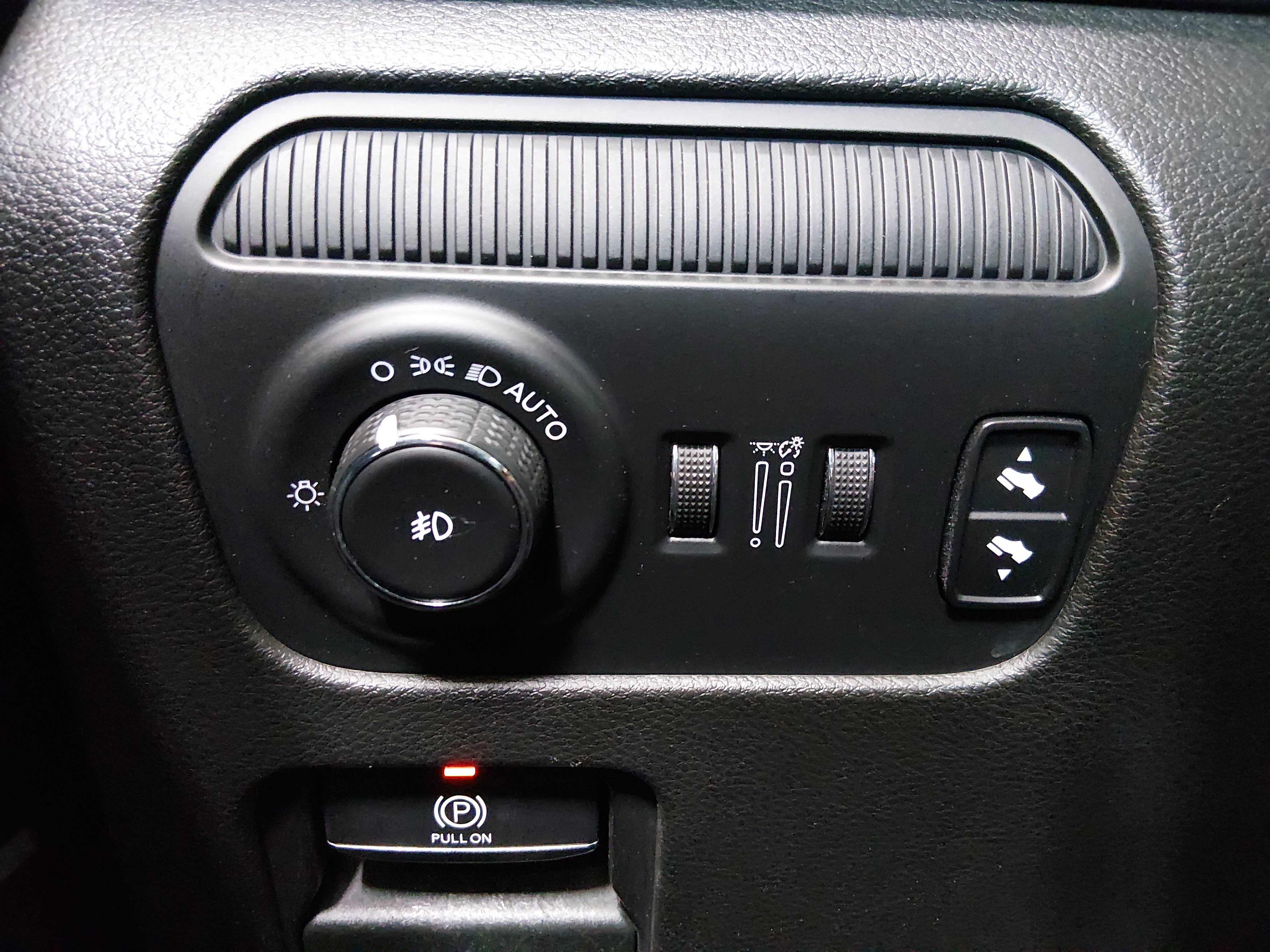 2023 Jeep Wagoneer L Series III - Photo 21