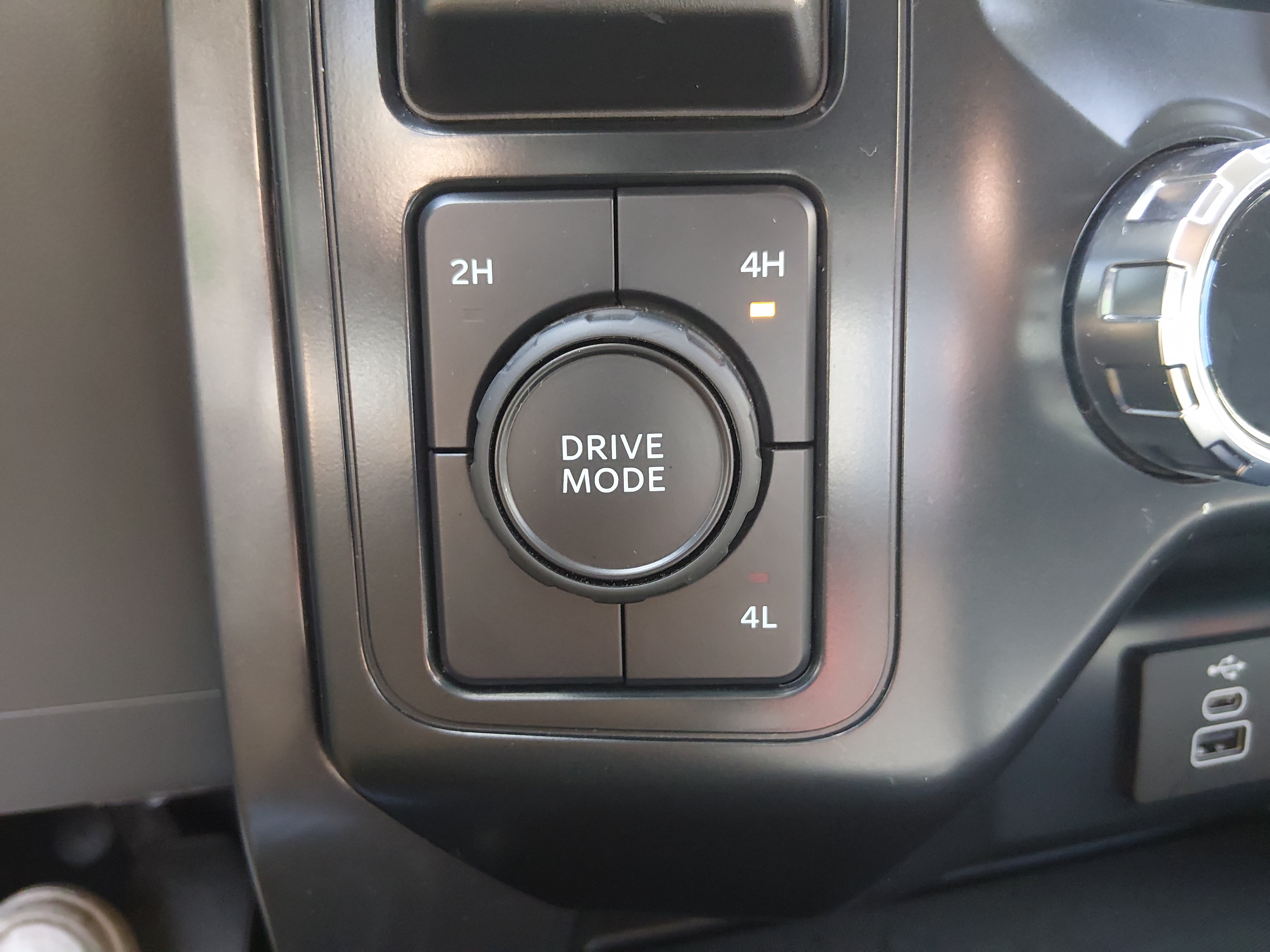 2025 Ford F-150 XLT - Photo 18