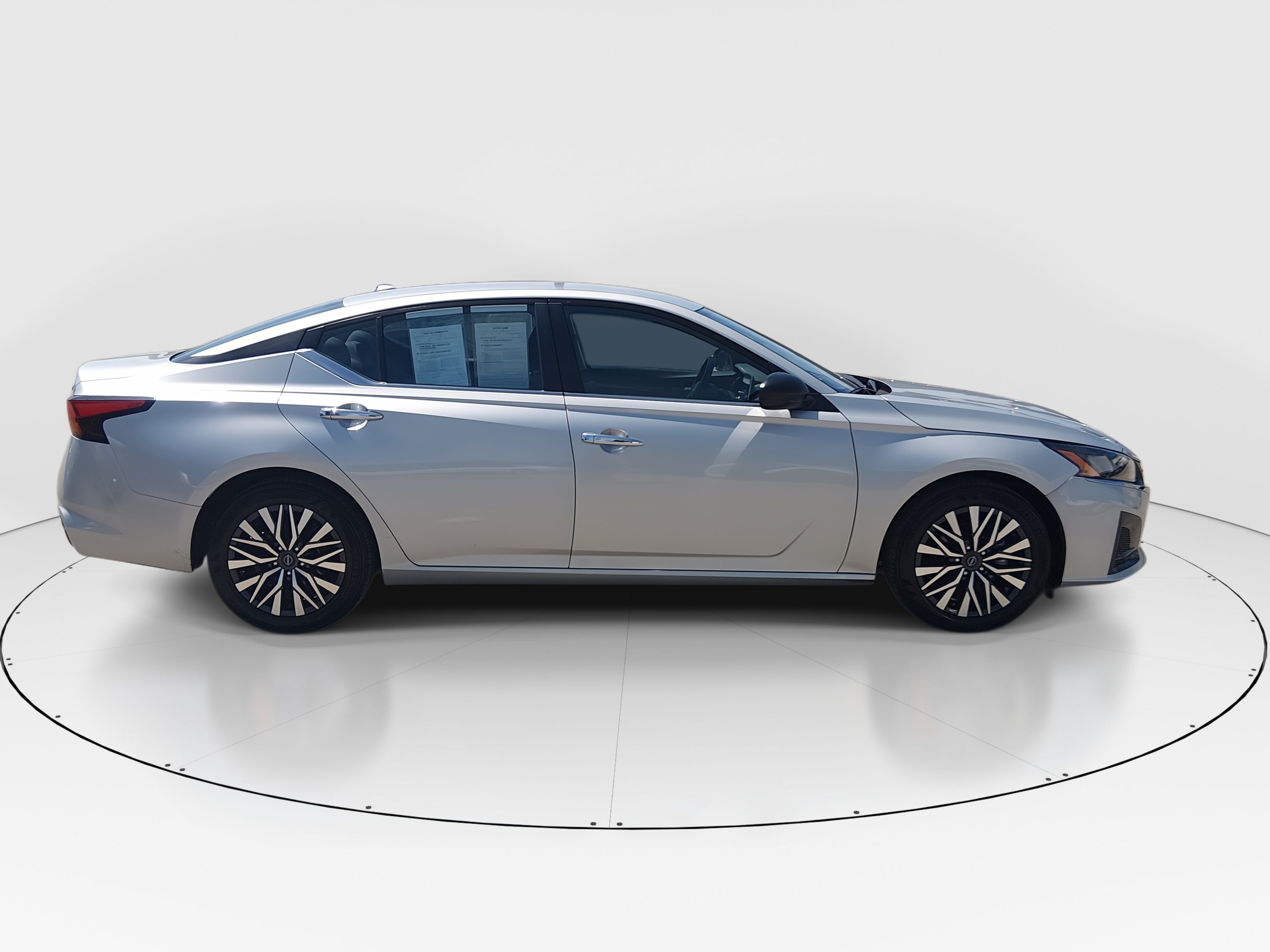 2024 Nissan Altima SV - Photo 8