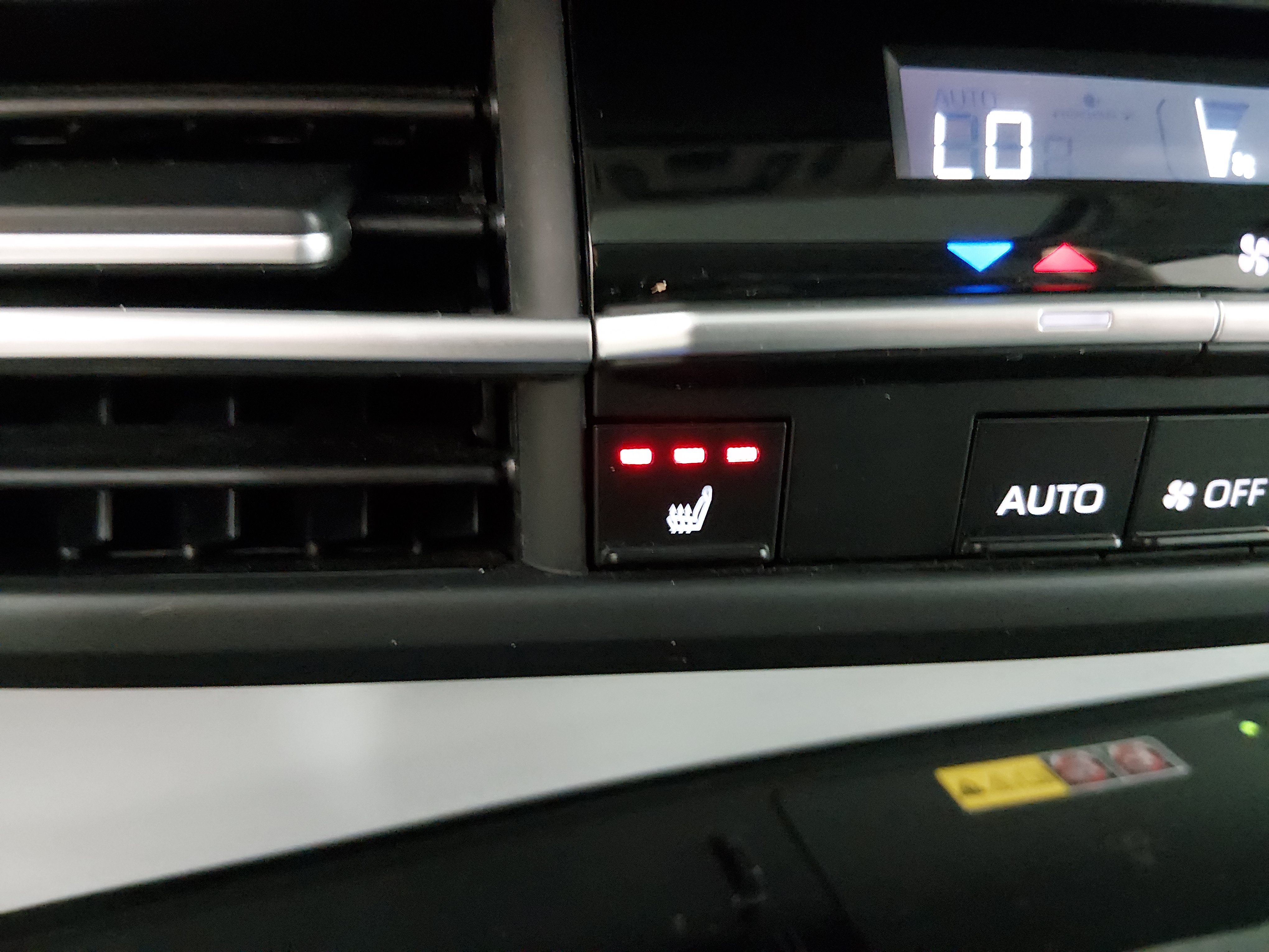 2025 Toyota Sienna XLE - Photo 19