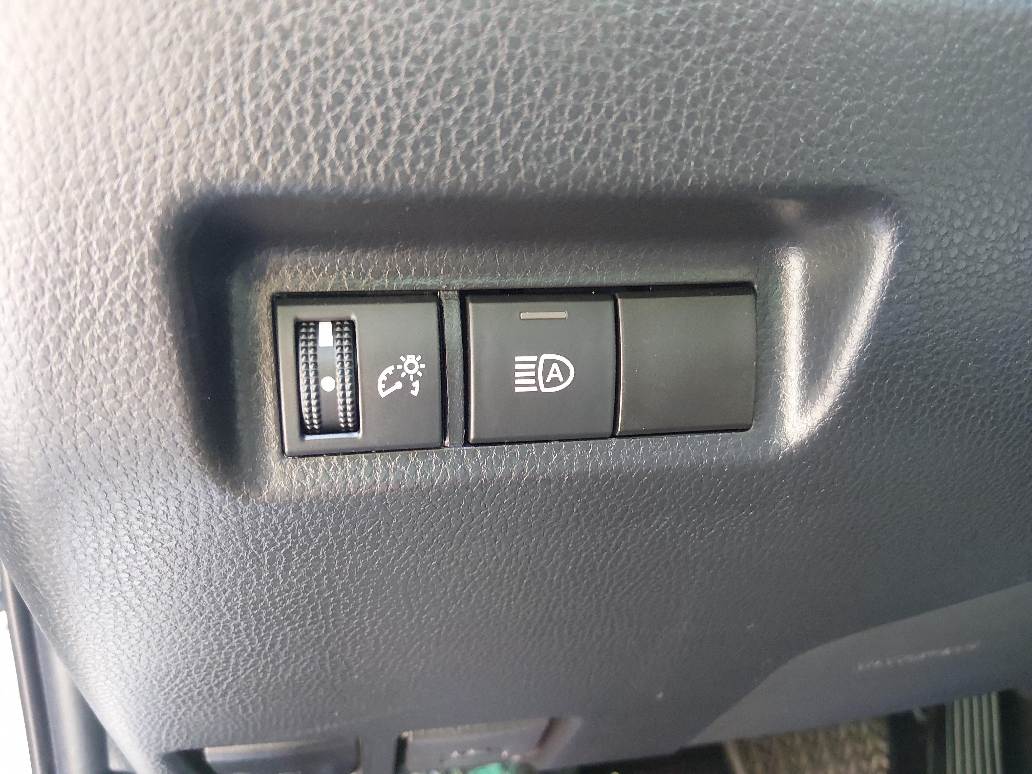2021 Toyota RAV4 LE - Photo 13