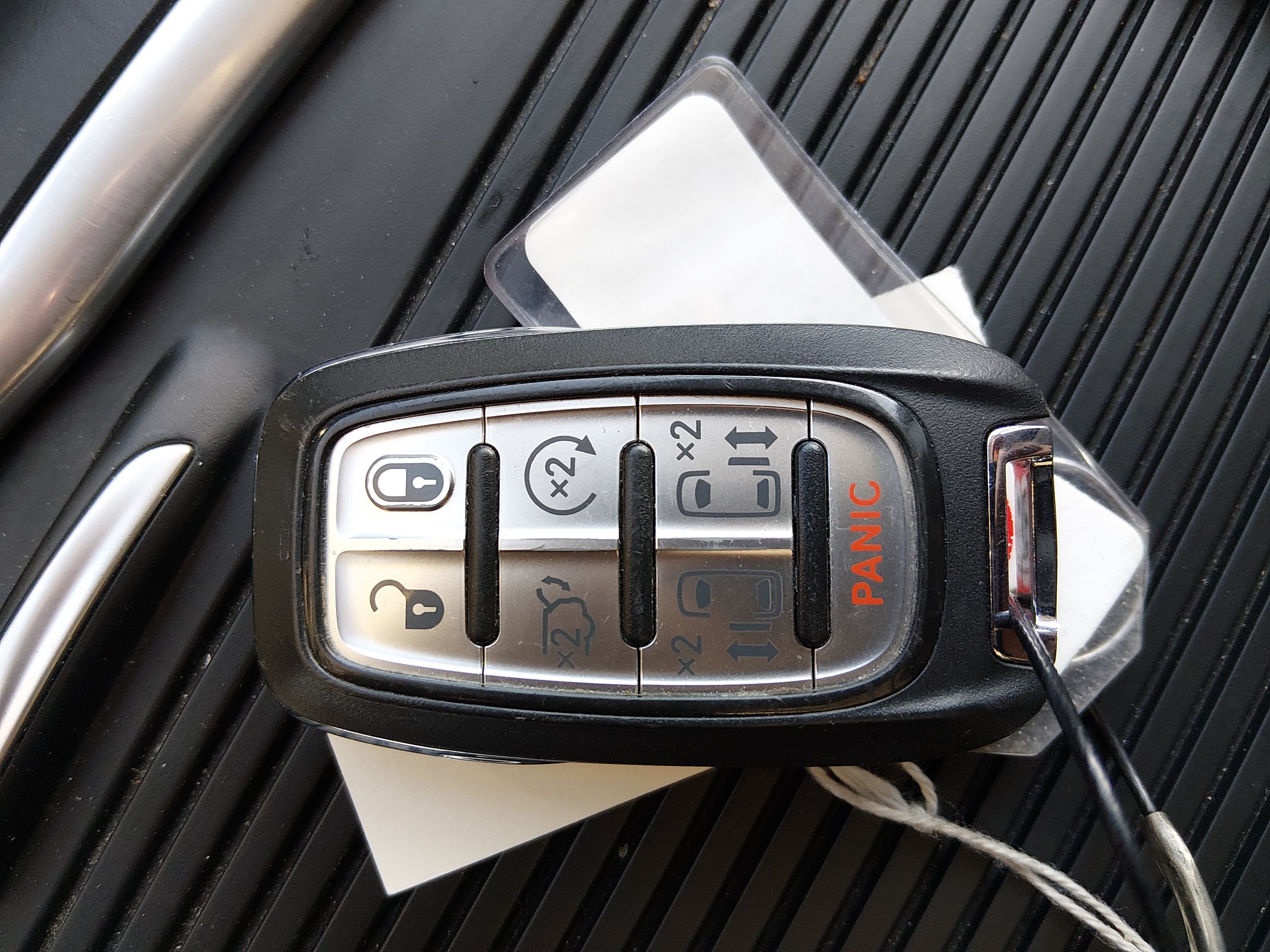 2023 Chrysler Pacifica Hybrid Touring L - Photo 15