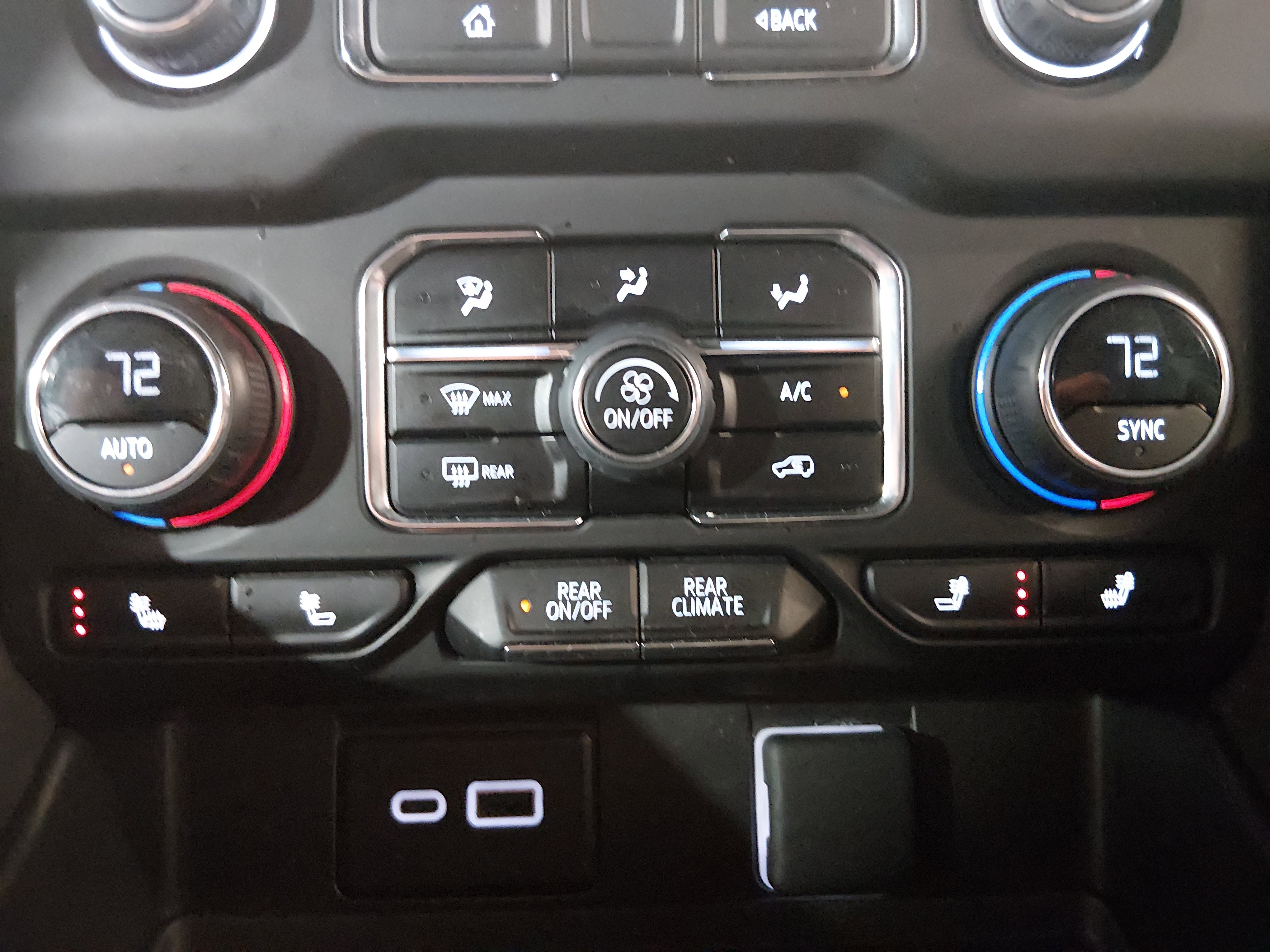 2024 Chevrolet Suburban RST - Photo 19