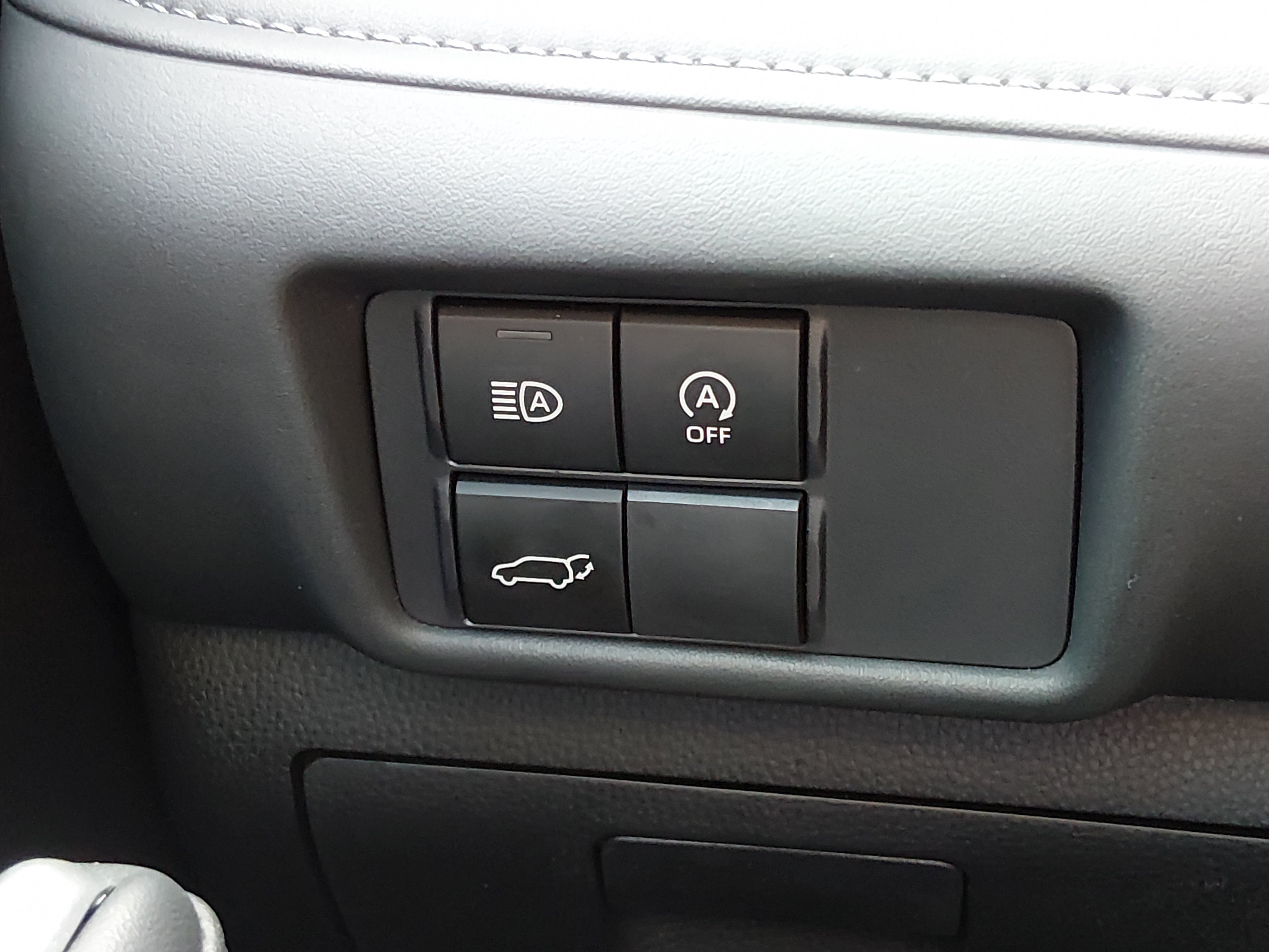 2025 Toyota Highlander LE - Photo 13