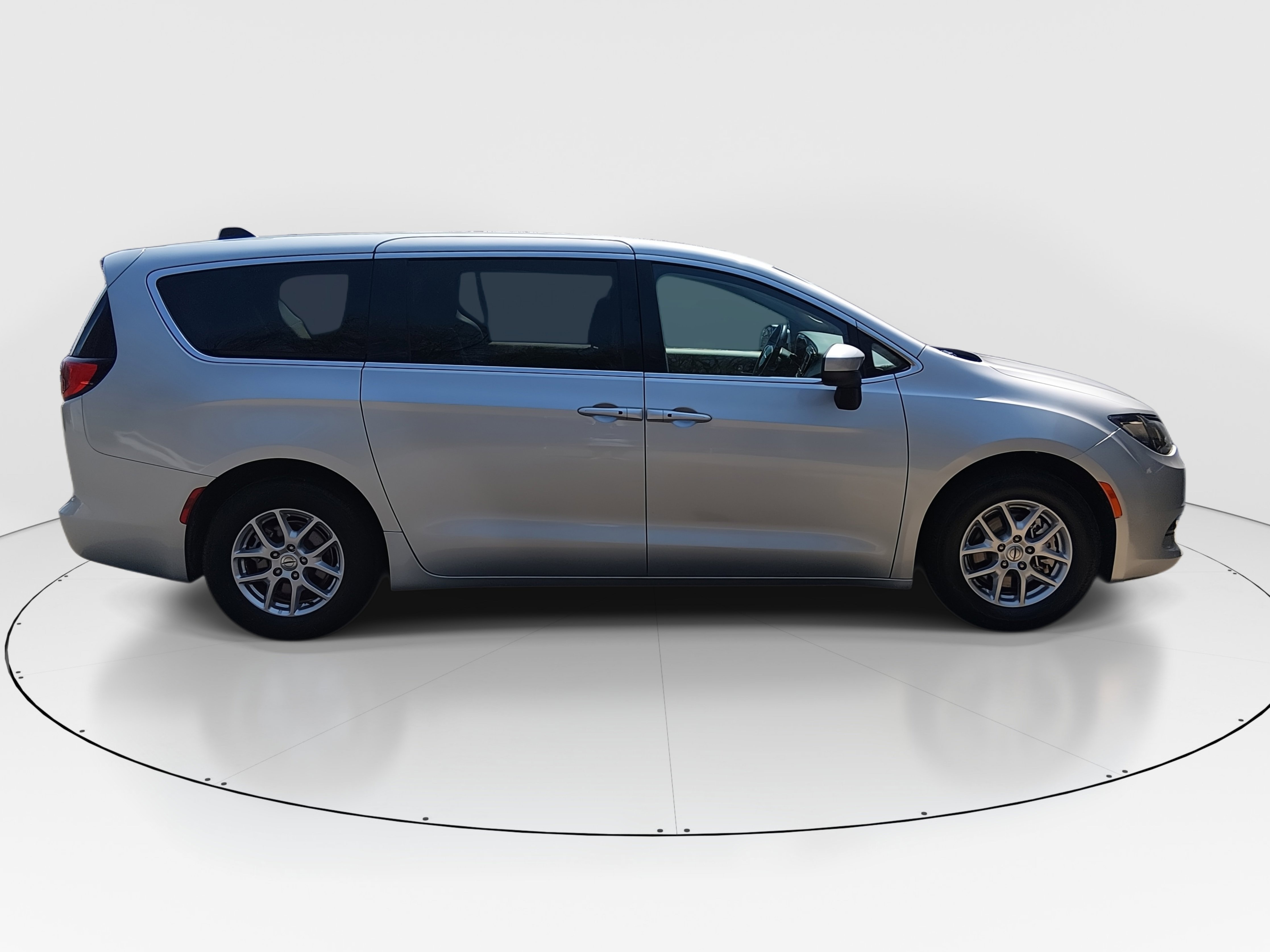 2023 Chrysler Voyager LX - Photo 8