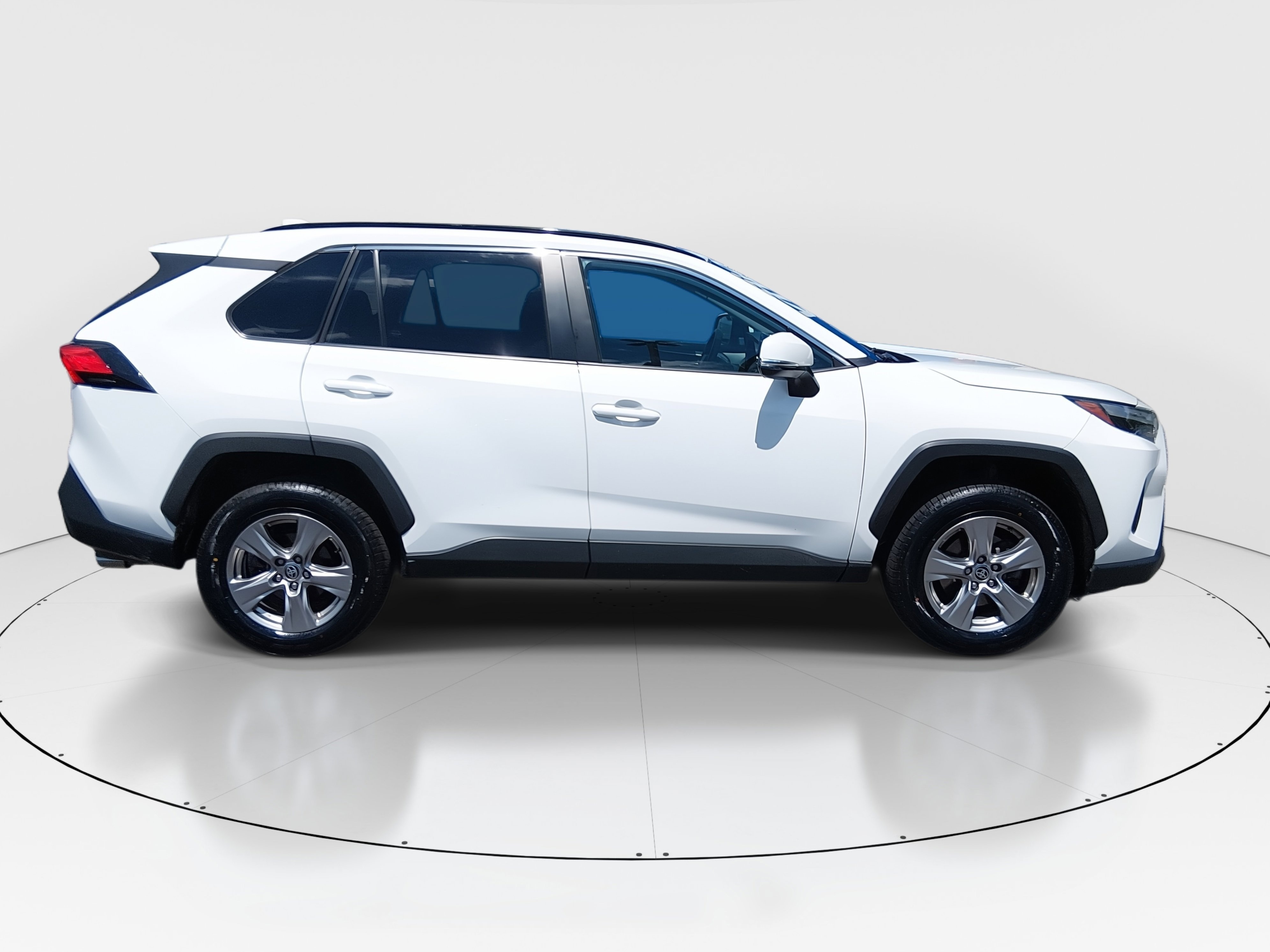 2023 Toyota RAV4 XLE - Photo 8