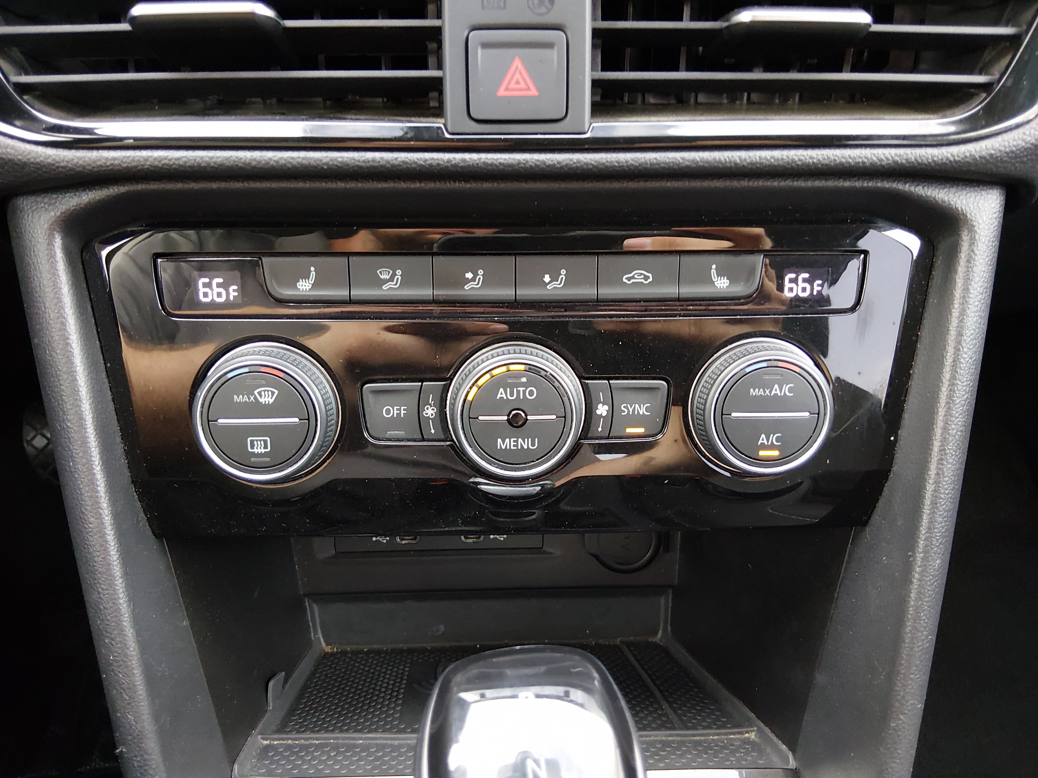 2024 Volkswagen Taos SE - Photo 19