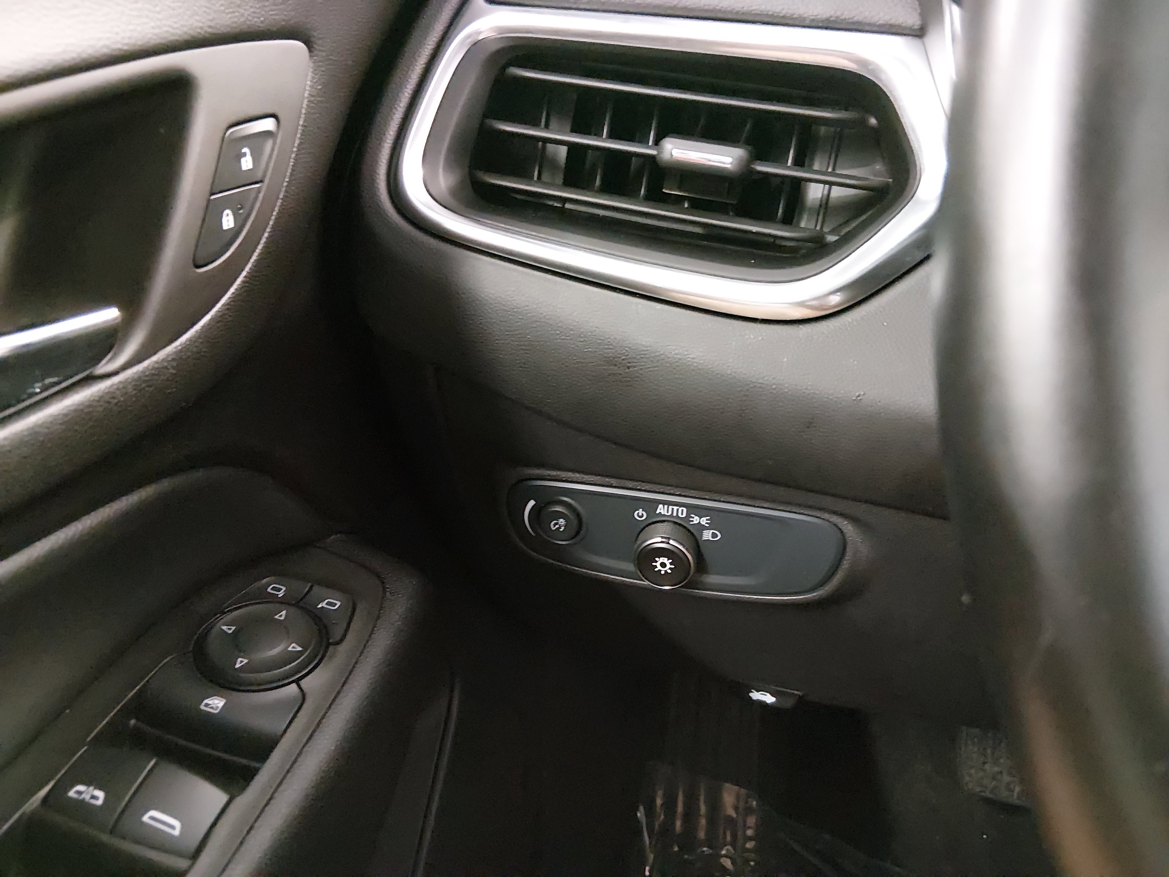 2024 Chevrolet Equinox LT - Photo 13