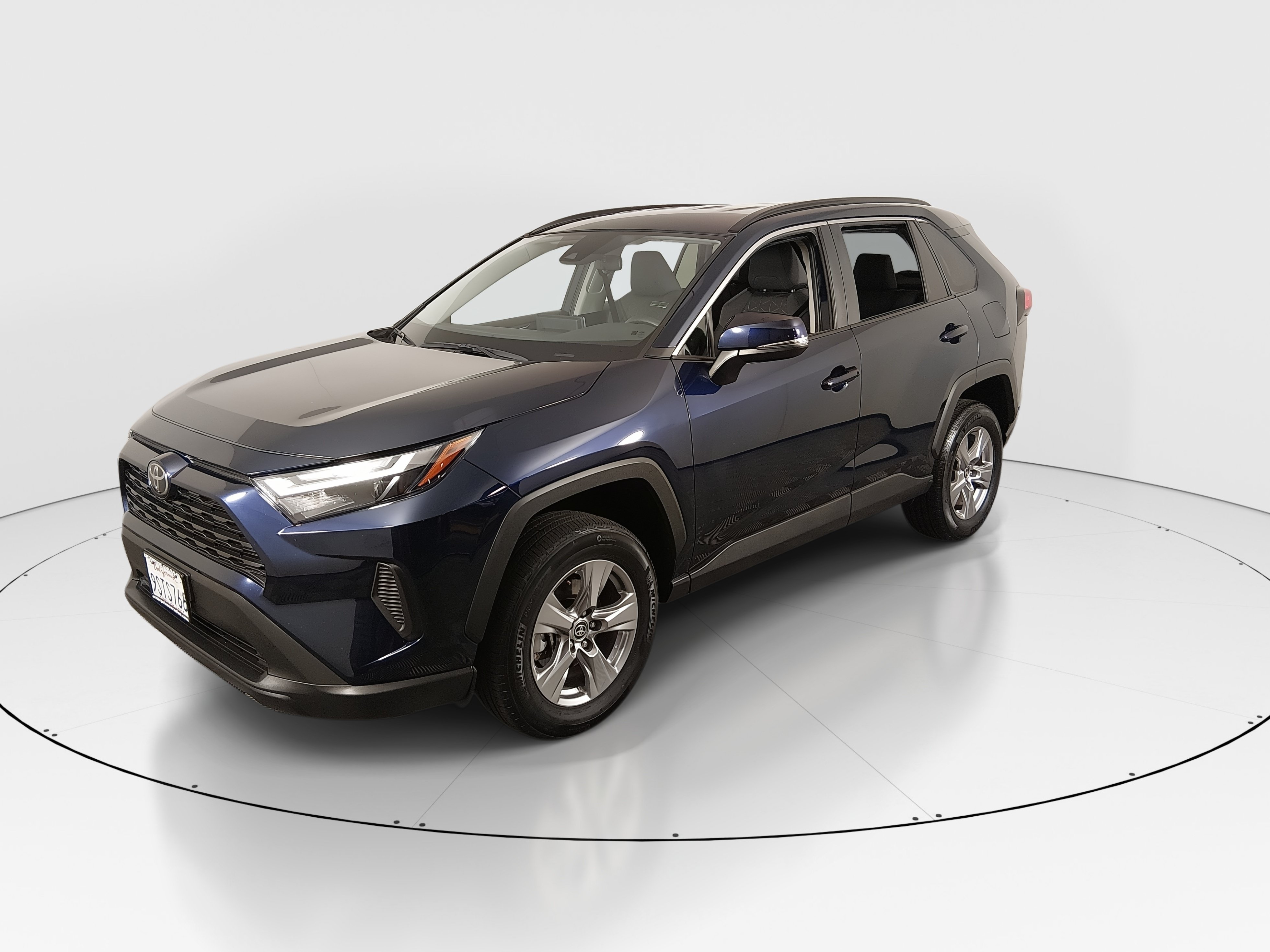 2025 Toyota RAV4 XLE - Photo 3