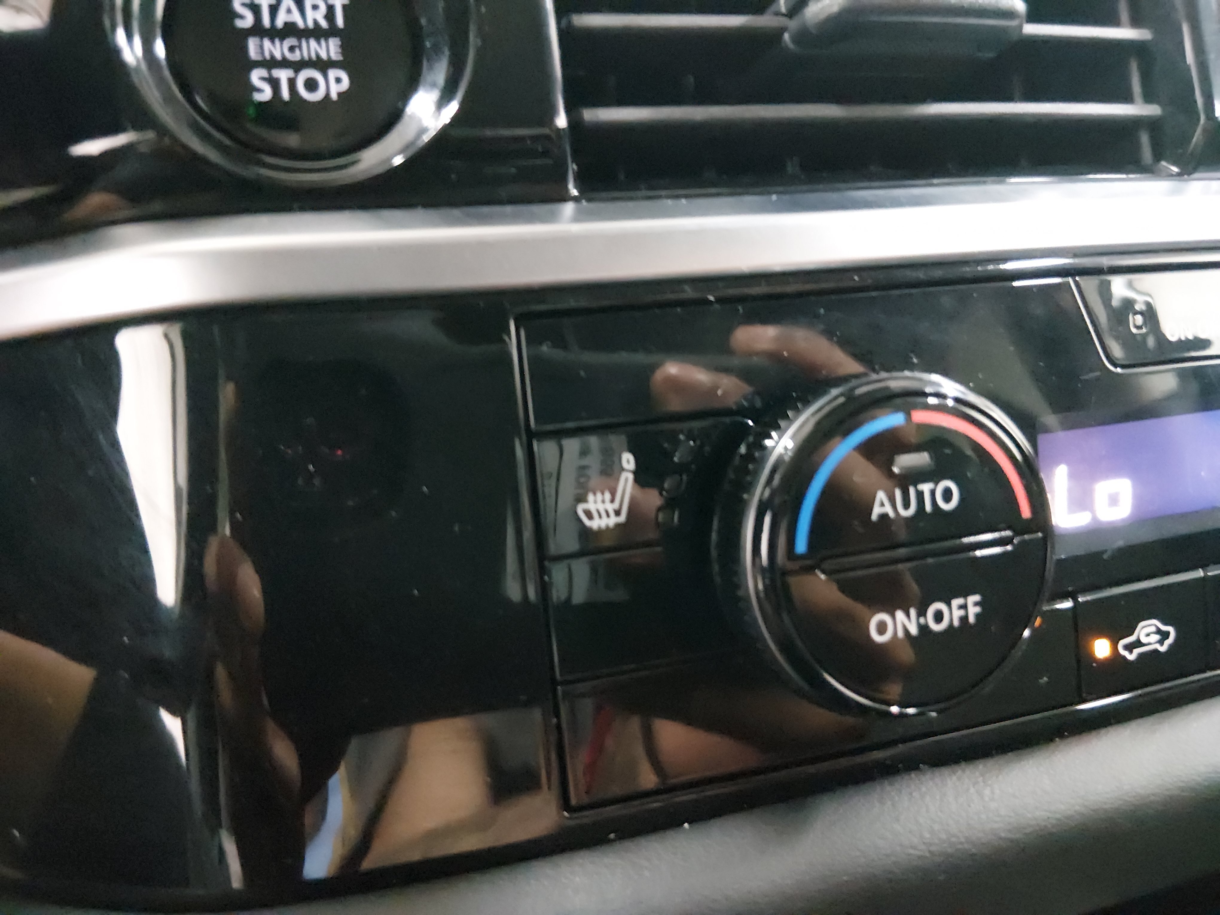 2025 Nissan Pathfinder SV - Photo 18