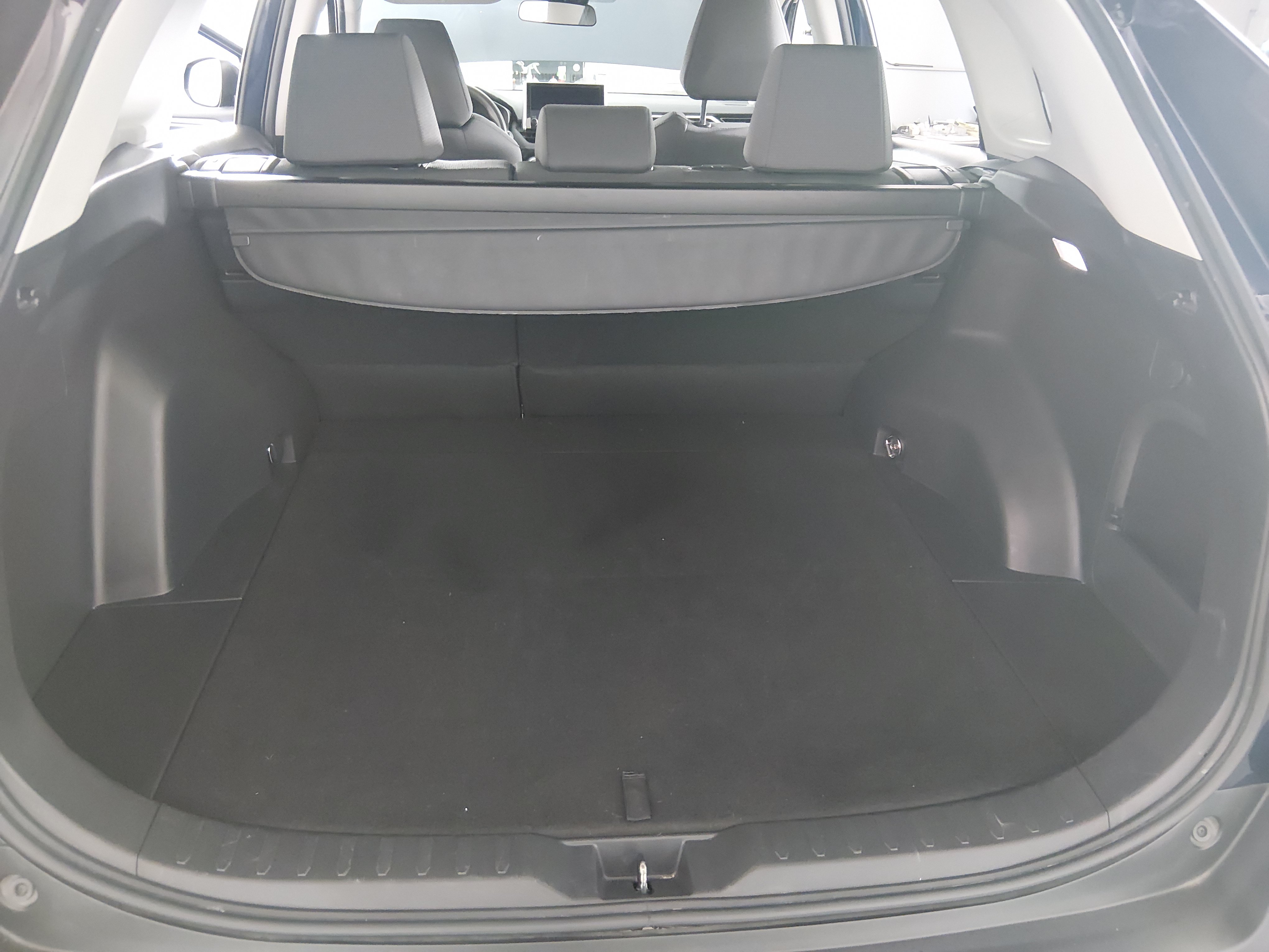 2025 Toyota RAV4 XLE - Photo 11