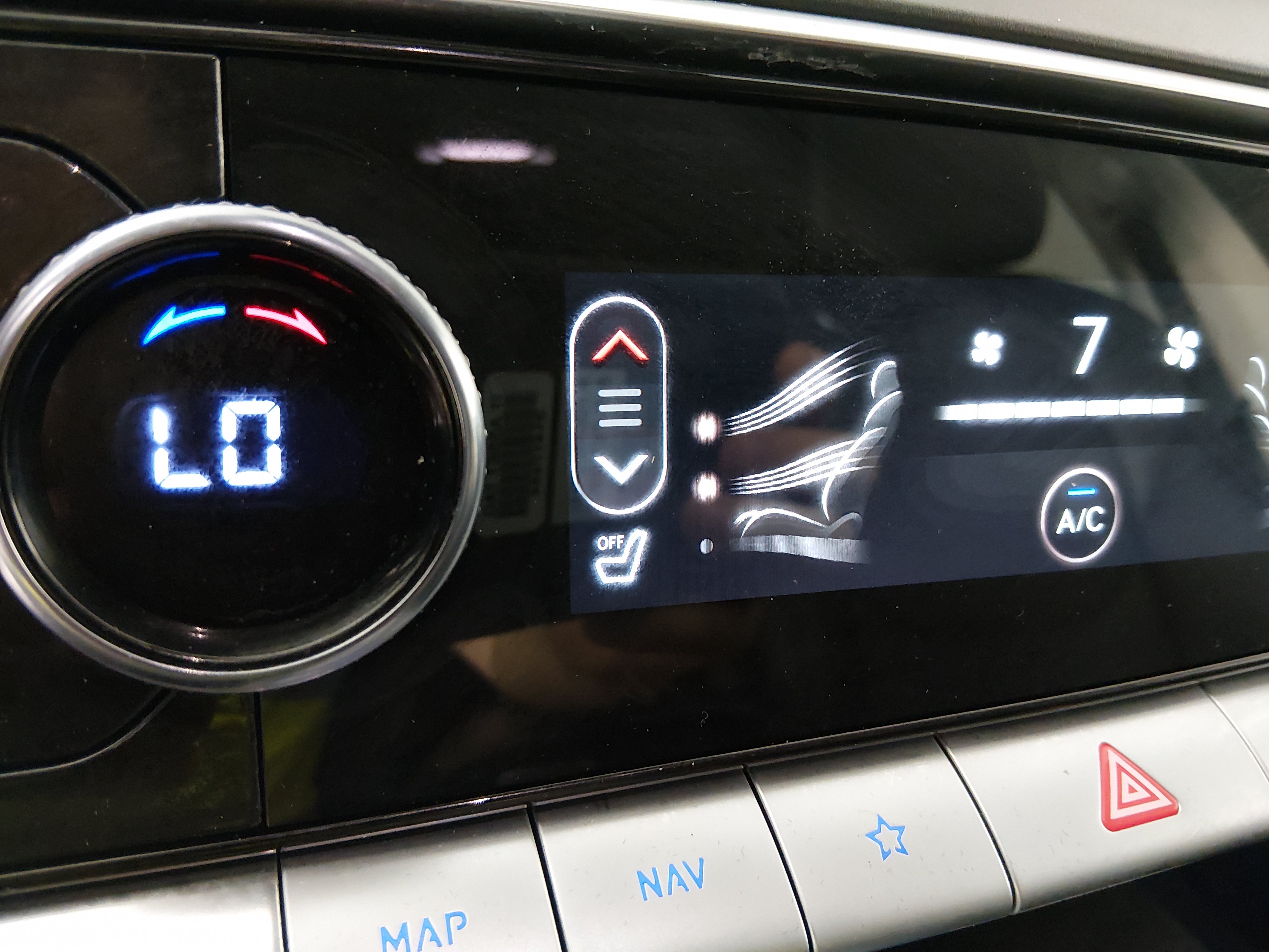 2025 GENESIS GV70 Standard - Photo 18