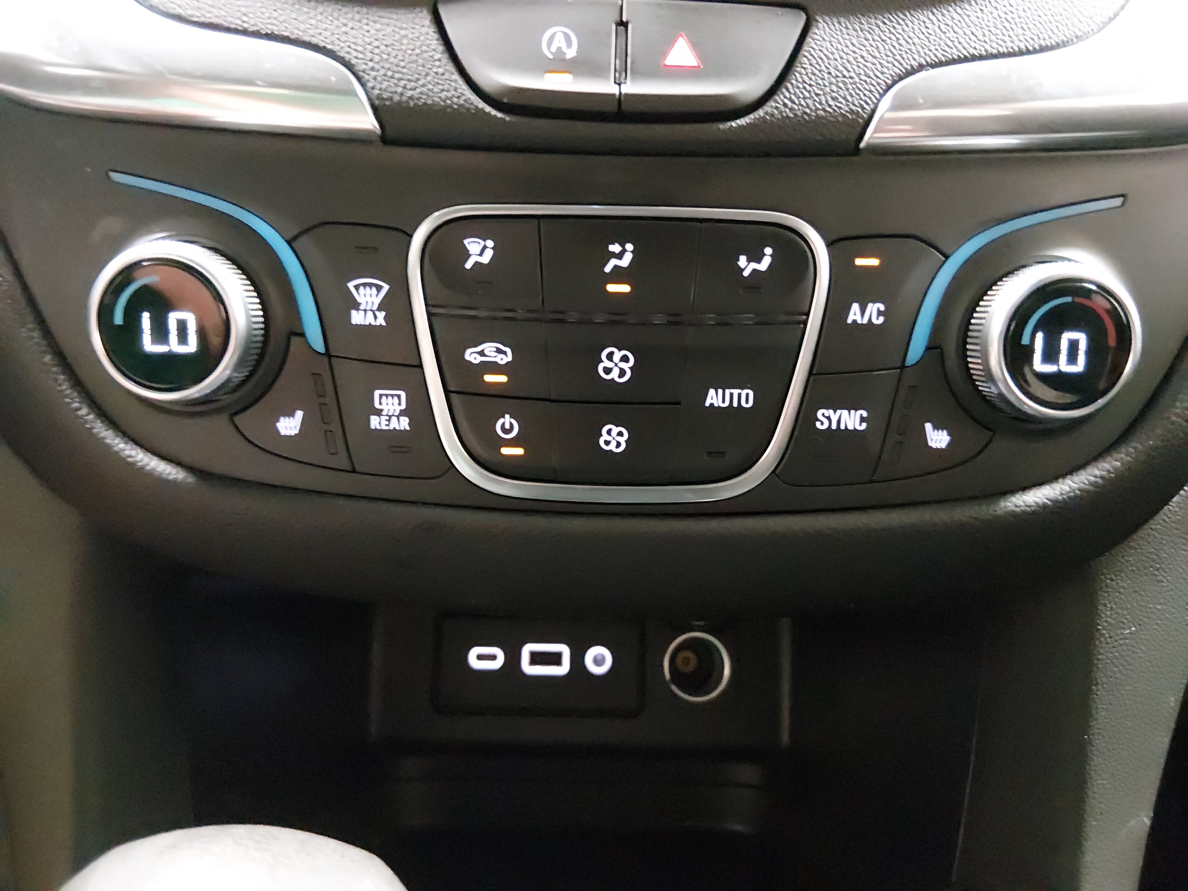 2024 Chevrolet Equinox LT - Photo 18