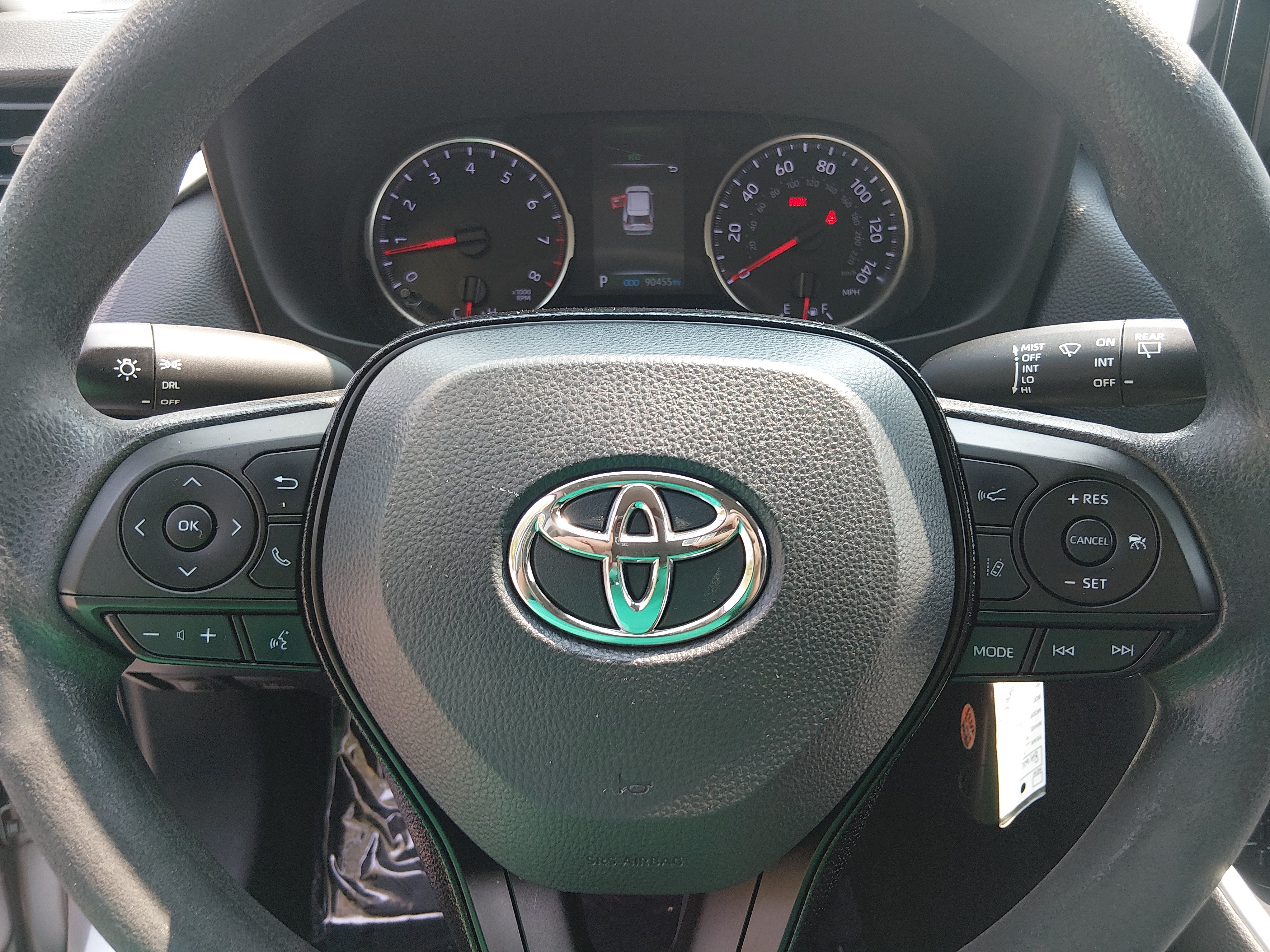 2021 Toyota RAV4 LE - Photo 12