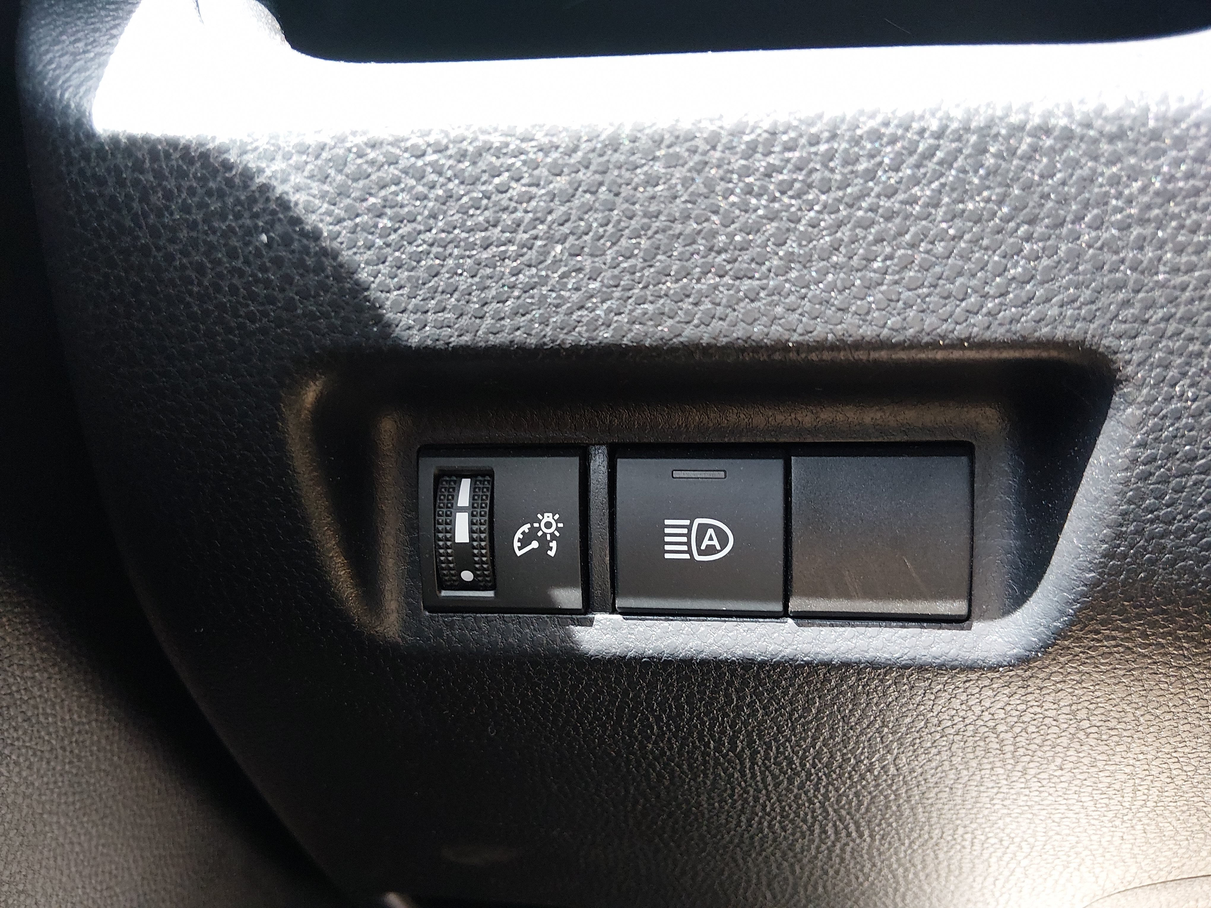 2024 Toyota RAV4 XLE - Photo 19