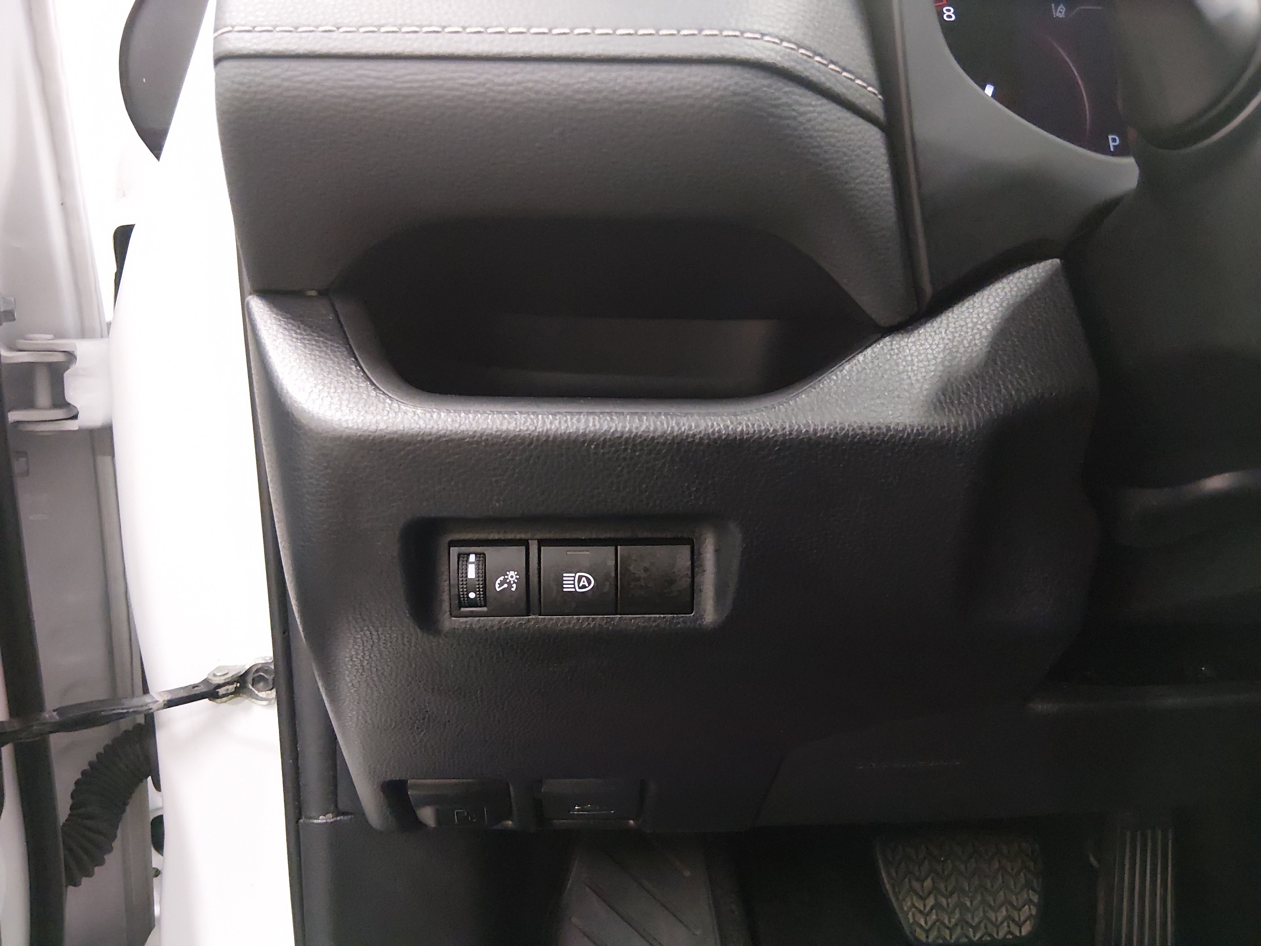 2024 Toyota RAV4 XLE - Photo 13