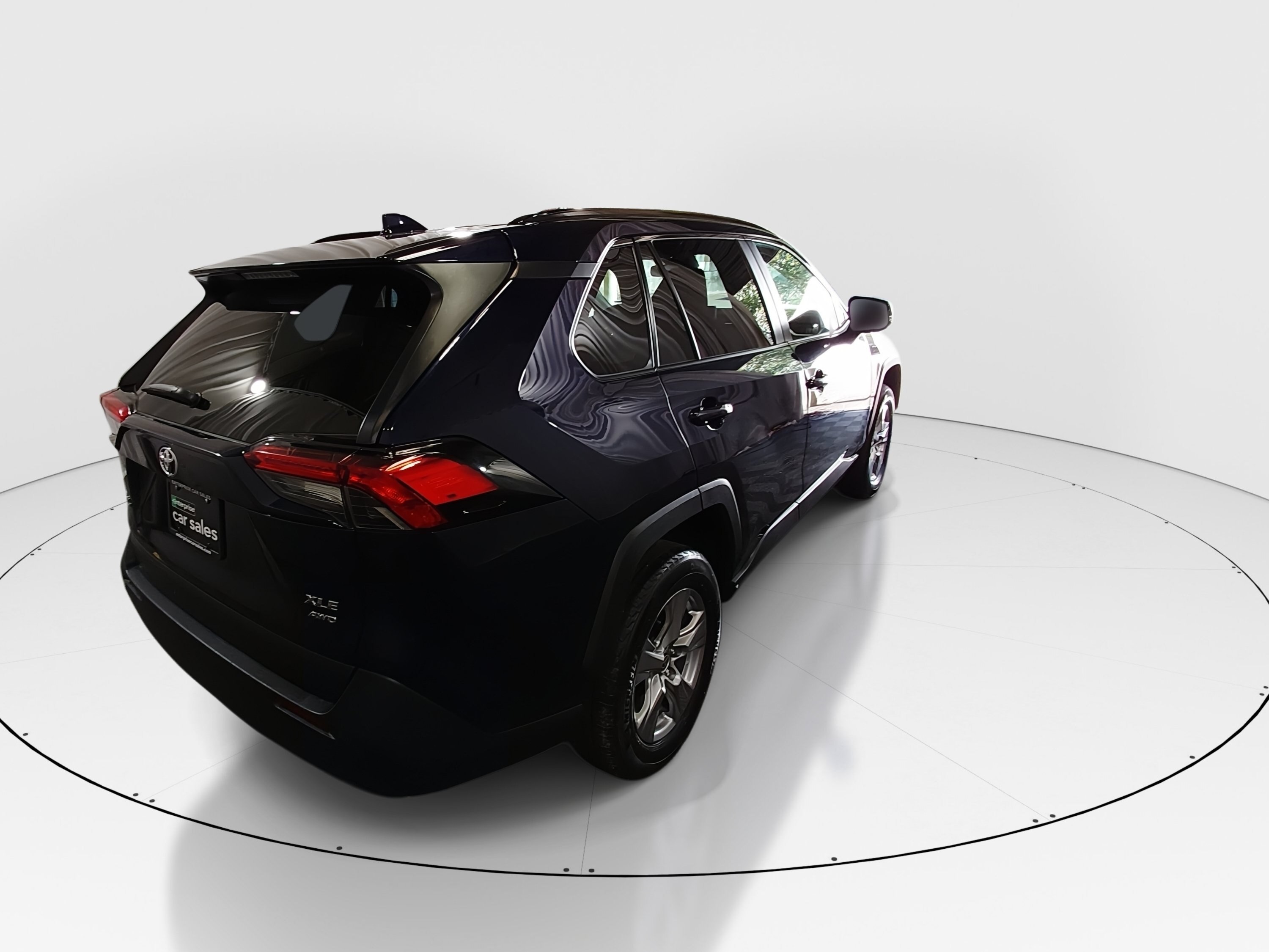 2025 Toyota RAV4 XLE - Photo 7
