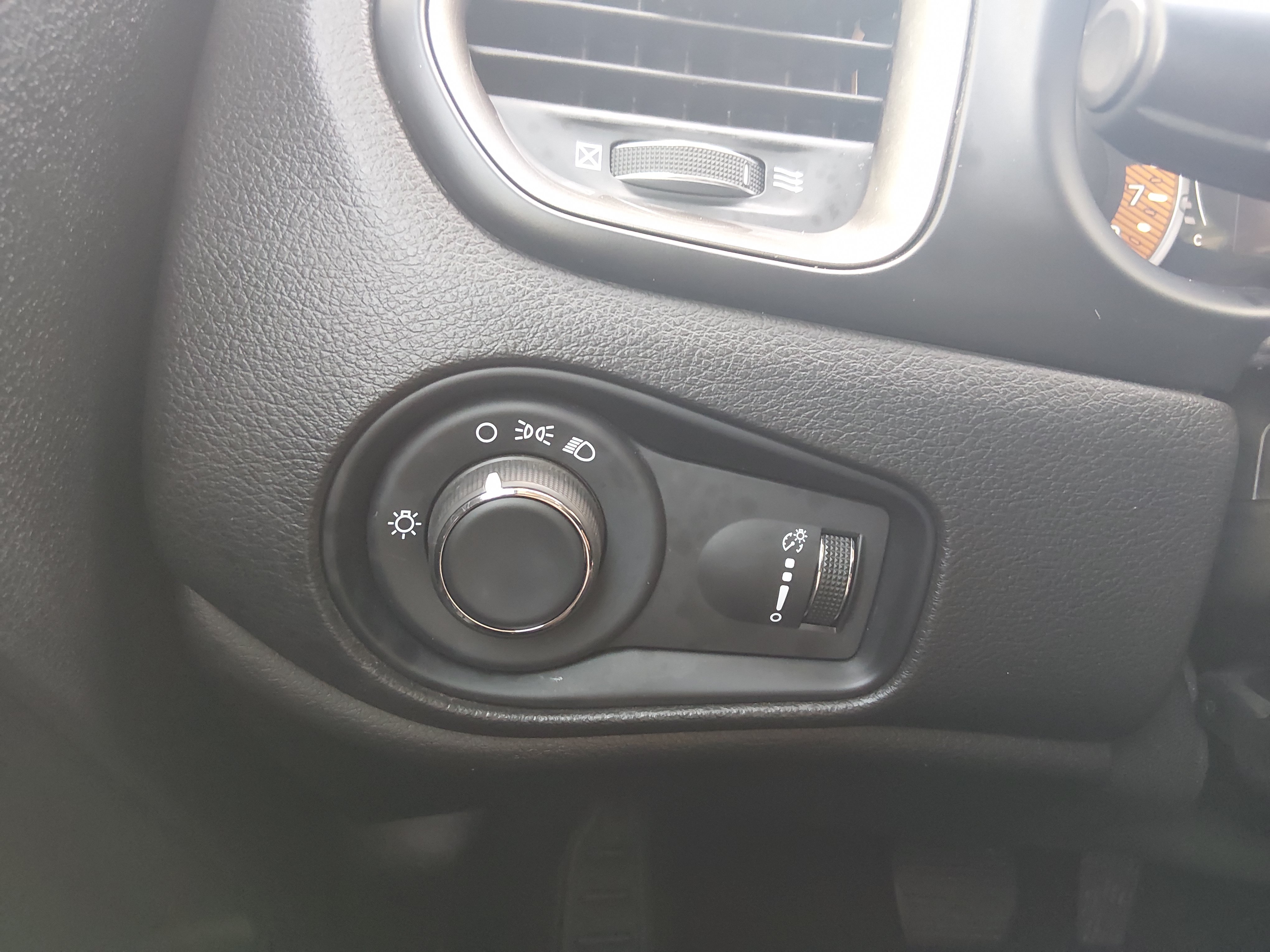 2023 Jeep Renegade Latitude - Photo 18